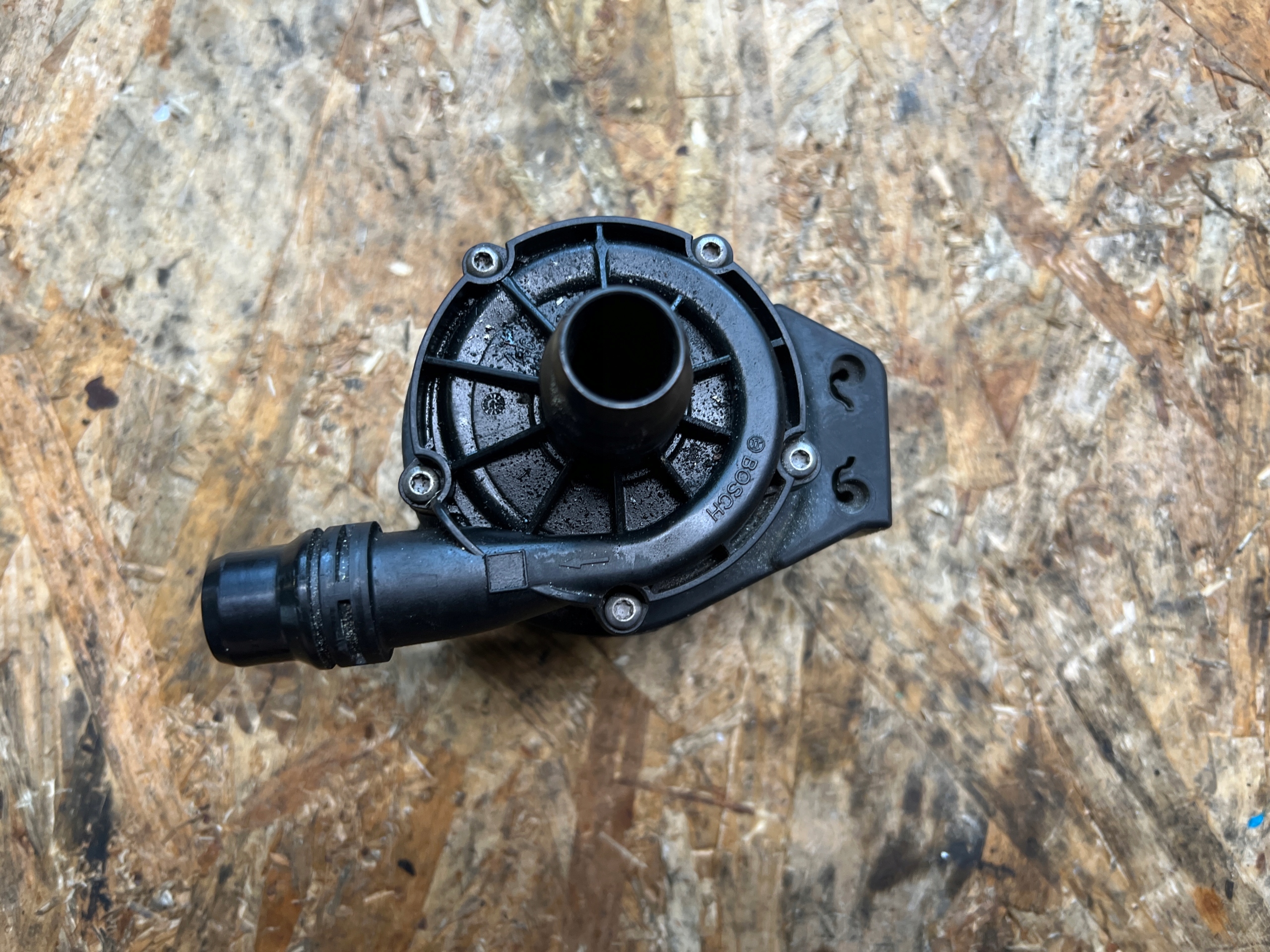 supplementary water pump PEUGEOT 208-E 9827567880
