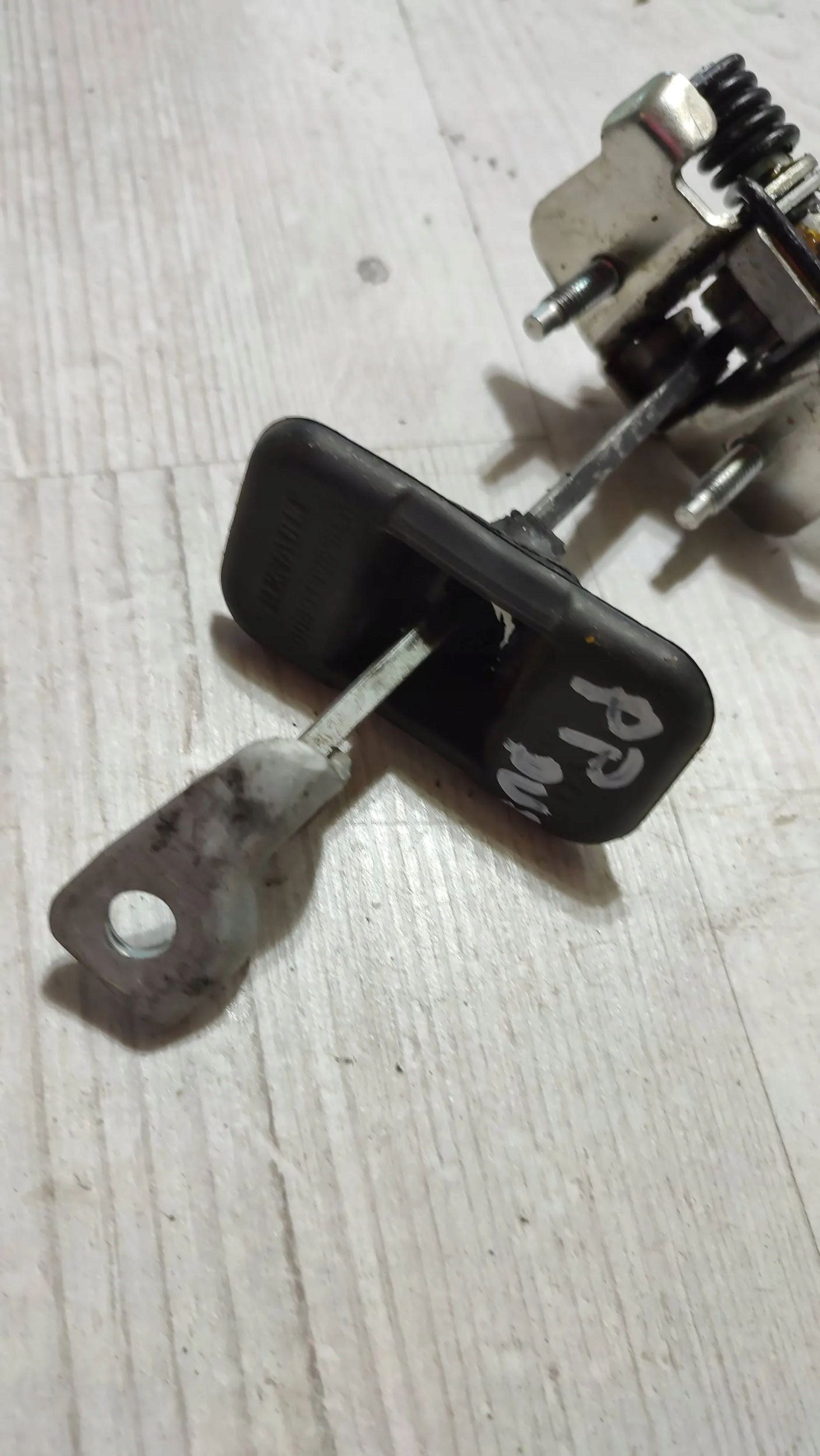 Dacia Duster II 17r 1.2 front side right limiter door