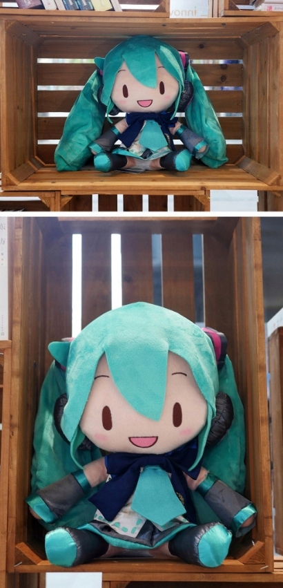HATSUNE MIKU PLUSZAK ANIME LALKA 32 CM Kod producenta 1112223
