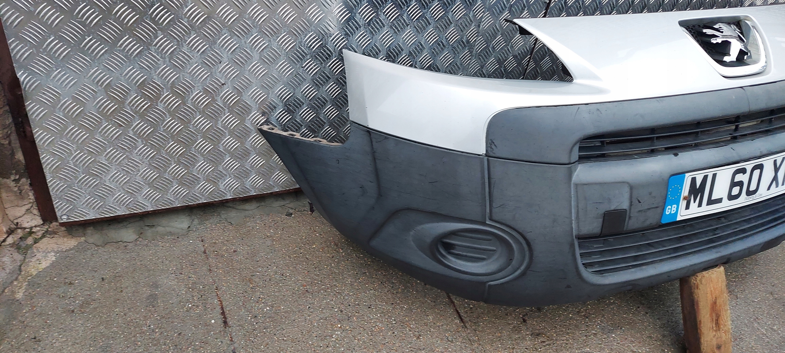 bumper front PEUGEOT PARTNER 08-15 LAK: EZR EZRC