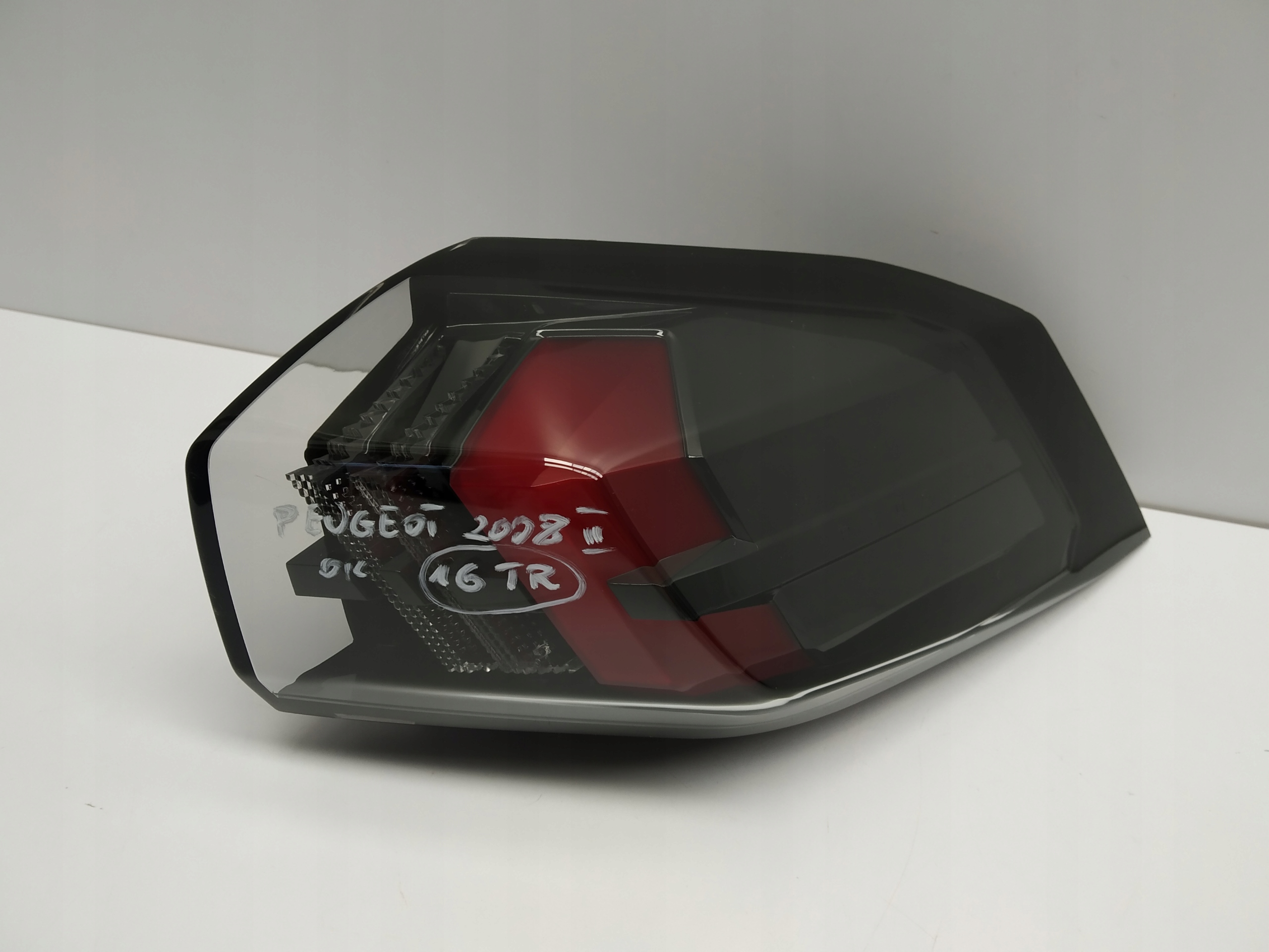 2019- Peugeot 2008 II light rear part right originál om