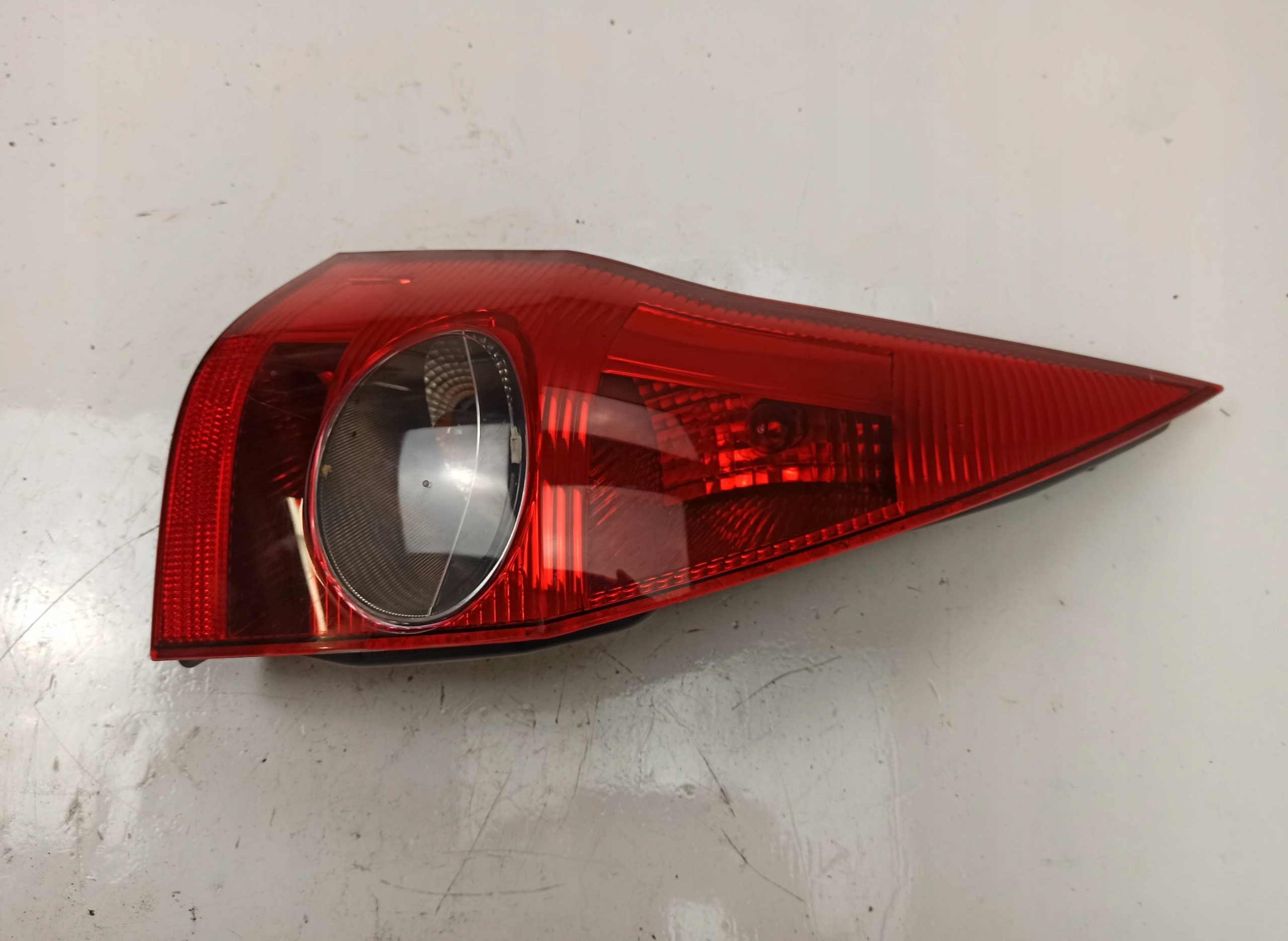 LAMPA LEWA TYLNA RENAULT MEGANE Strona zabudowy lewa
