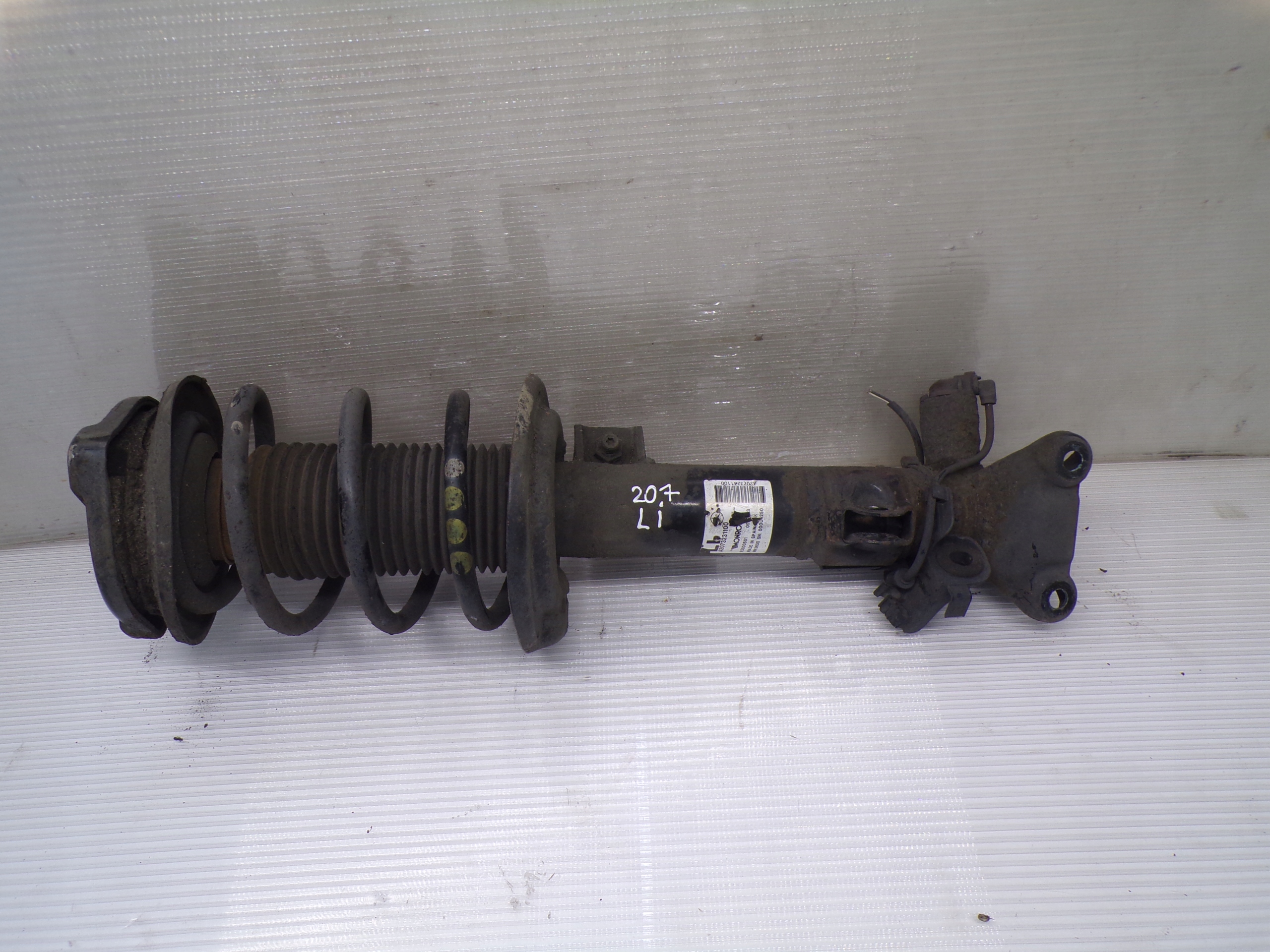 Амортизатор Airmatic левый передний MERCEDES W204 W207