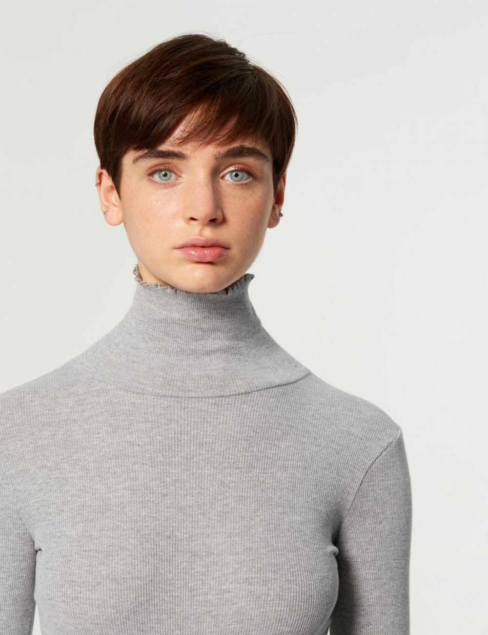 JENNYFER SZARY SWETERKOWY GOLF Z FALBANKĄ R.XXS Rozmiar 2XS (32)