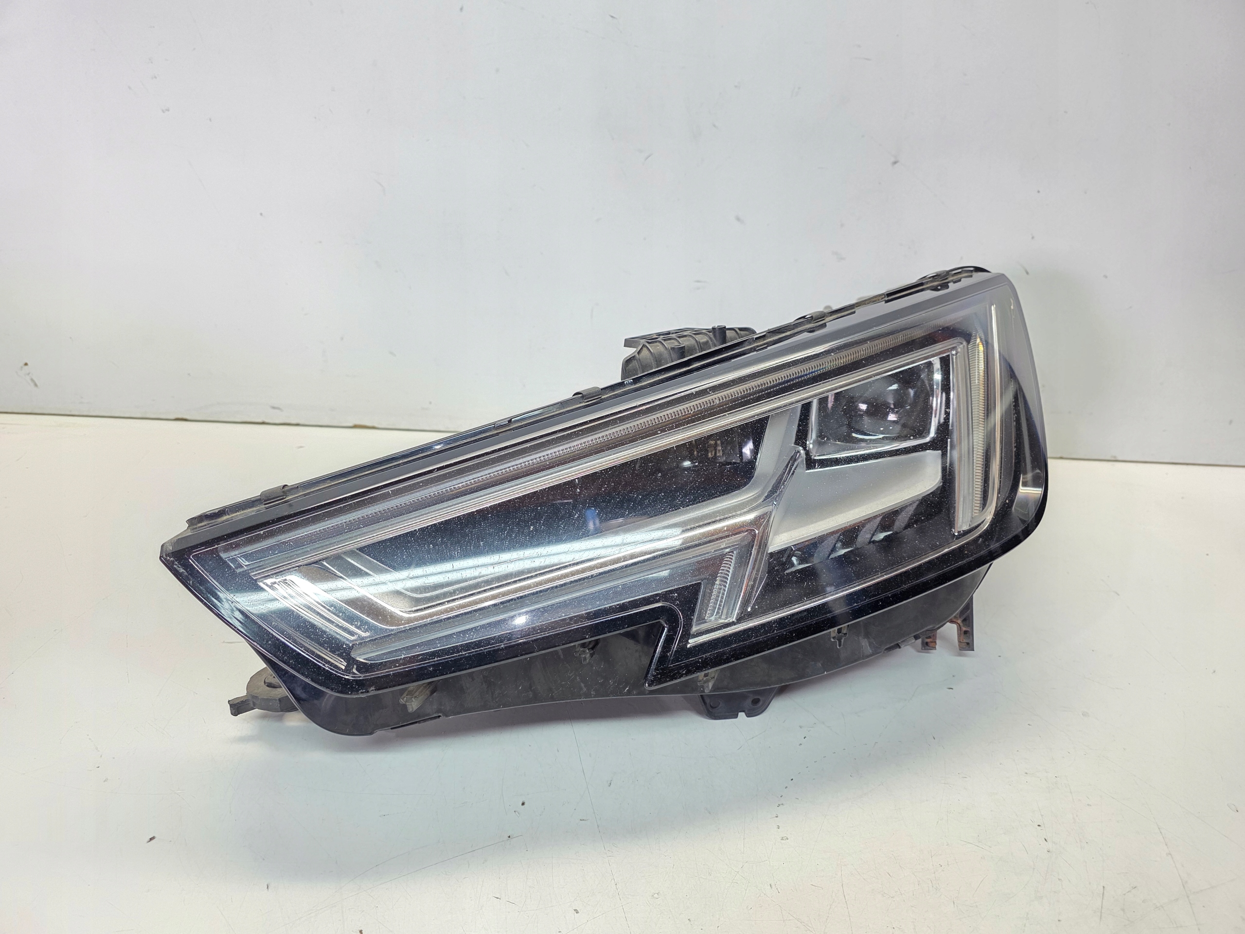 REFLEKTOR Licht links vorne FULL LED AUDI A4 B9 8W0941033A 7/25