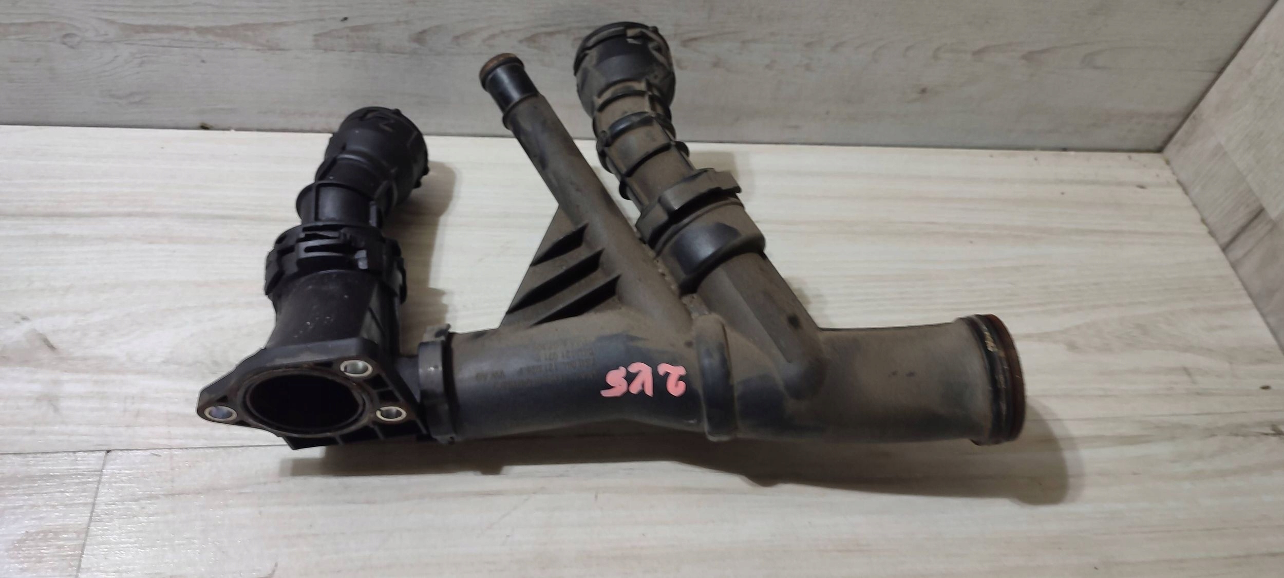 csomag termostatu Volkswagen Caddy 04L121071E