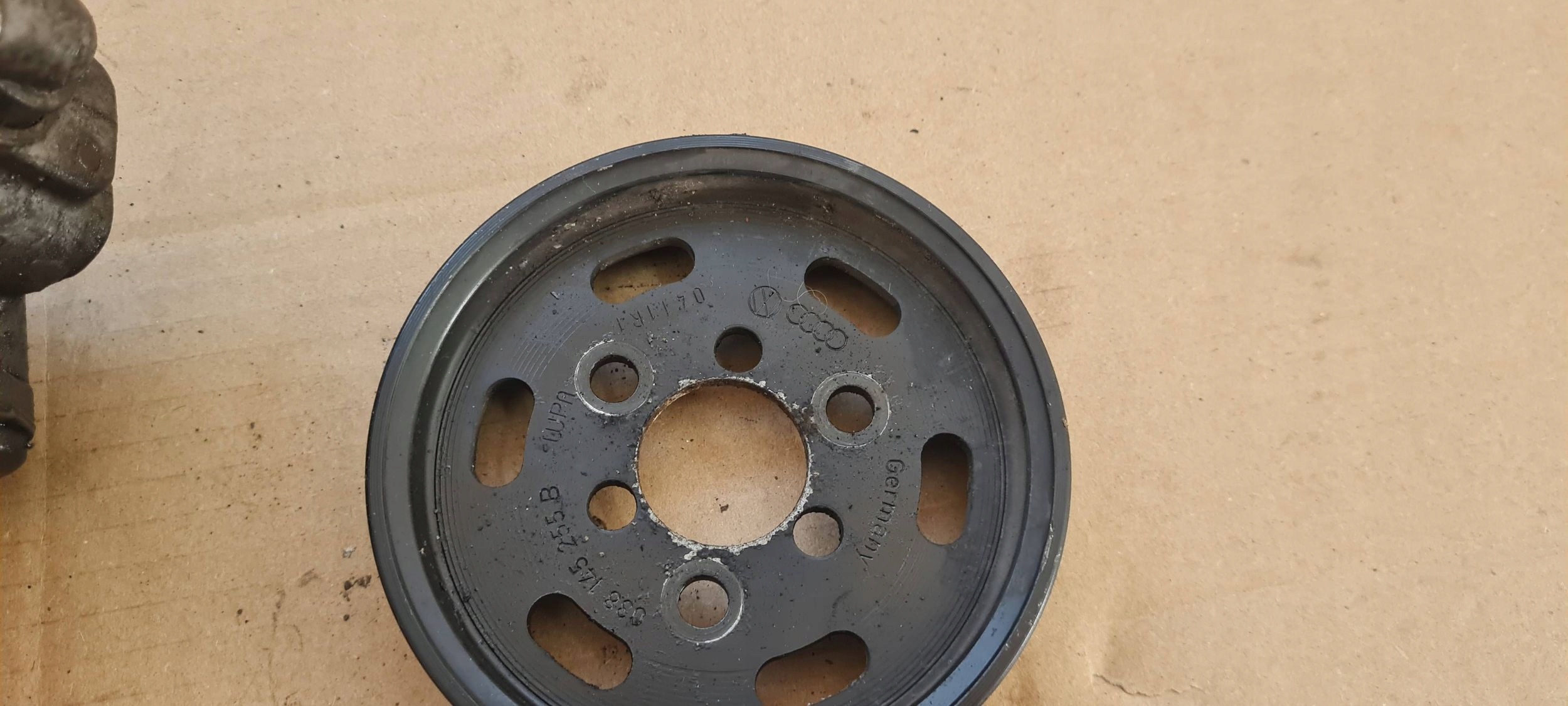 A6 C6 servo pump wheel 2.0 TDI 4F0145156E