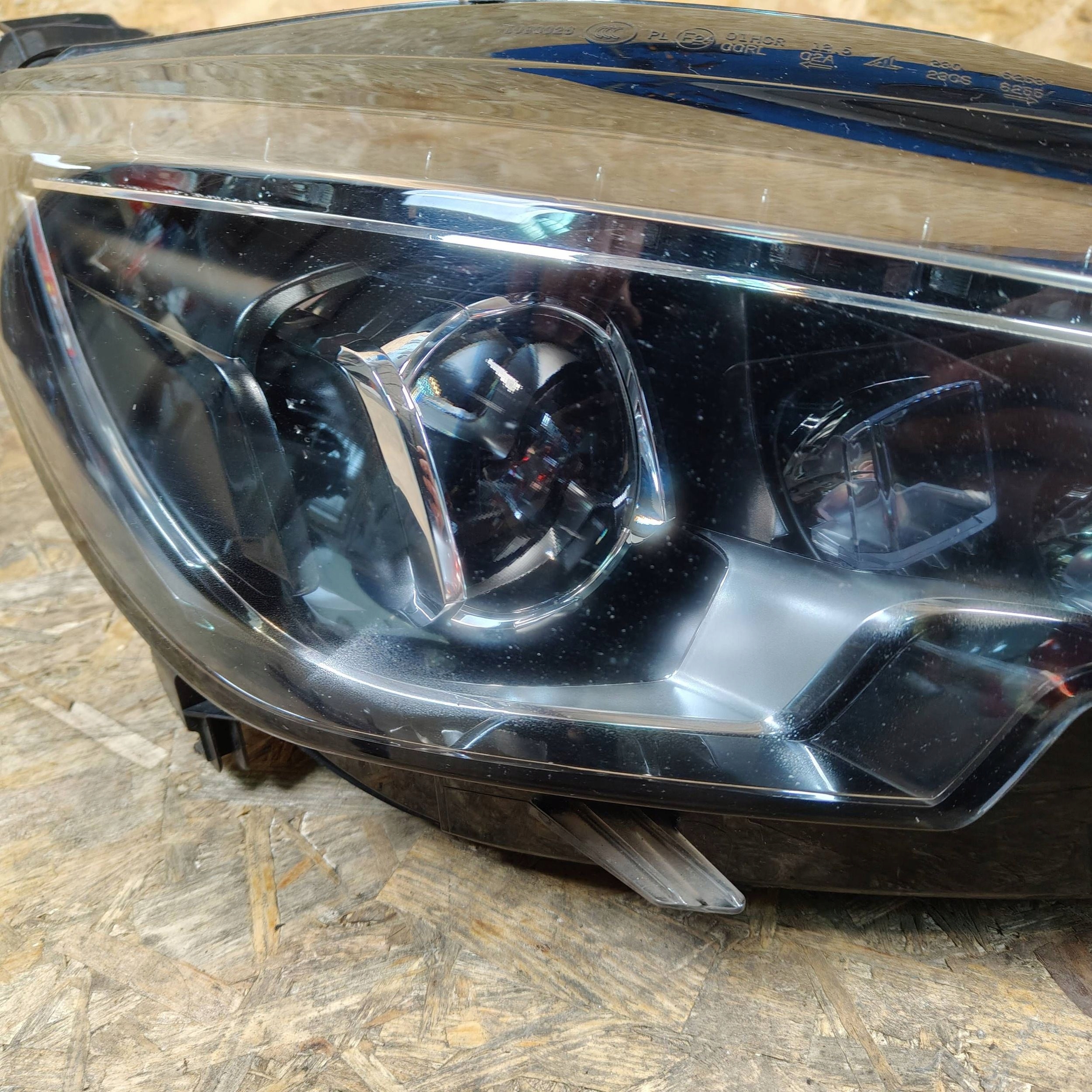 Reflektor front side right Peugeot 308 t9 full LED 9677832380