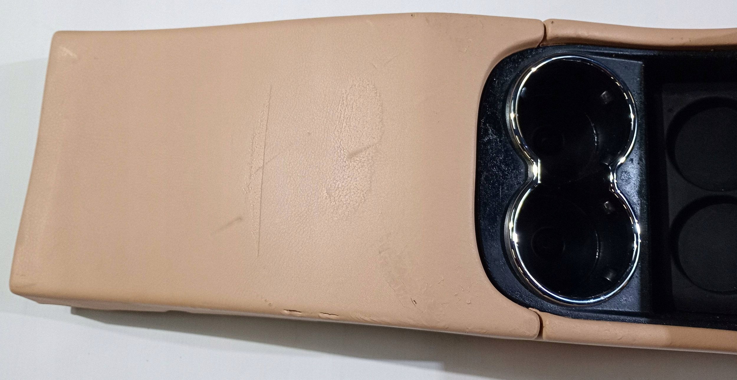 console tunnel central armrest cupholder Maserati GranTurismo 2008