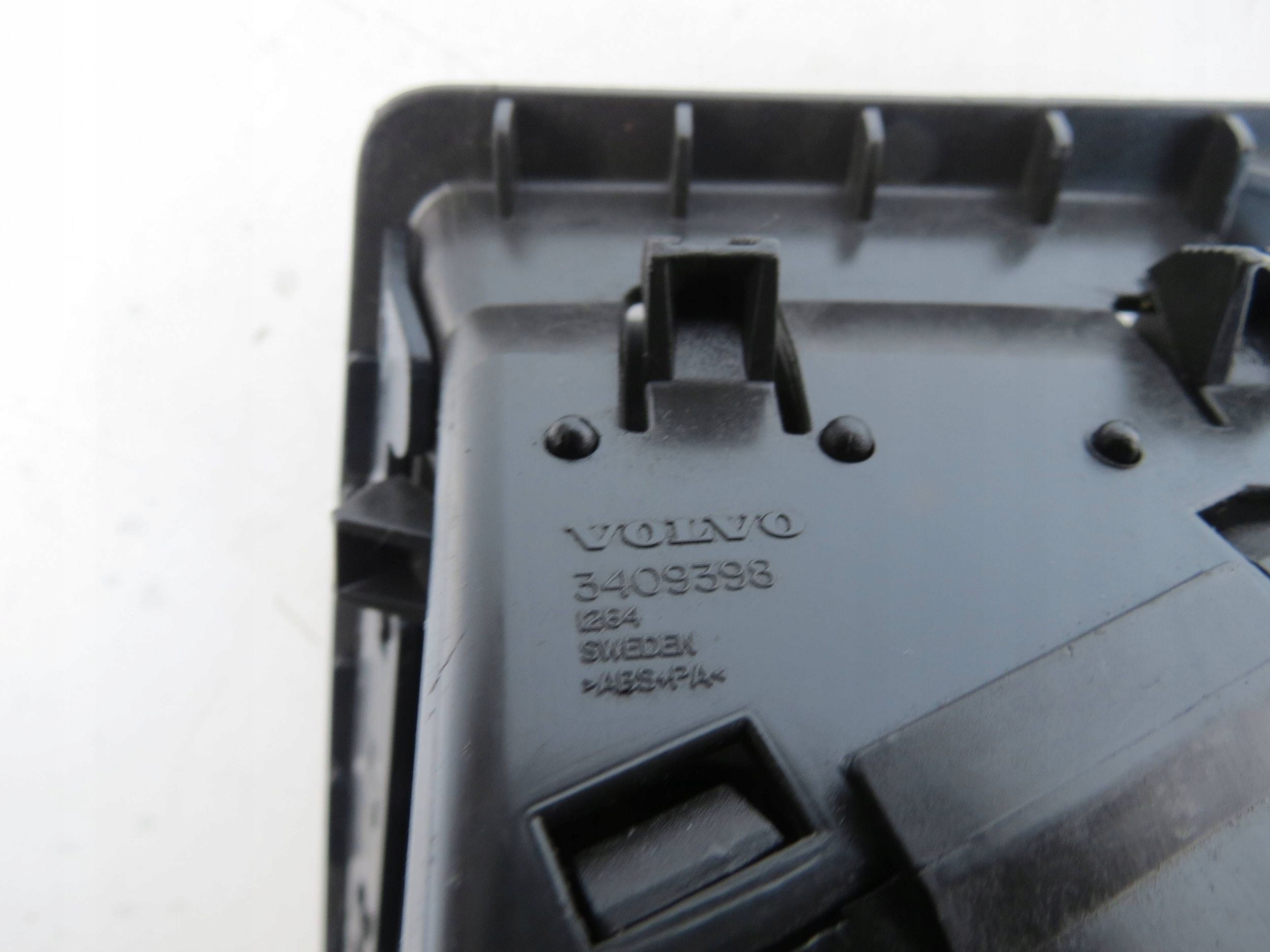 BOCZNKA grid air conditioning devices left VOLVO XC90 D5 2.4 3409398