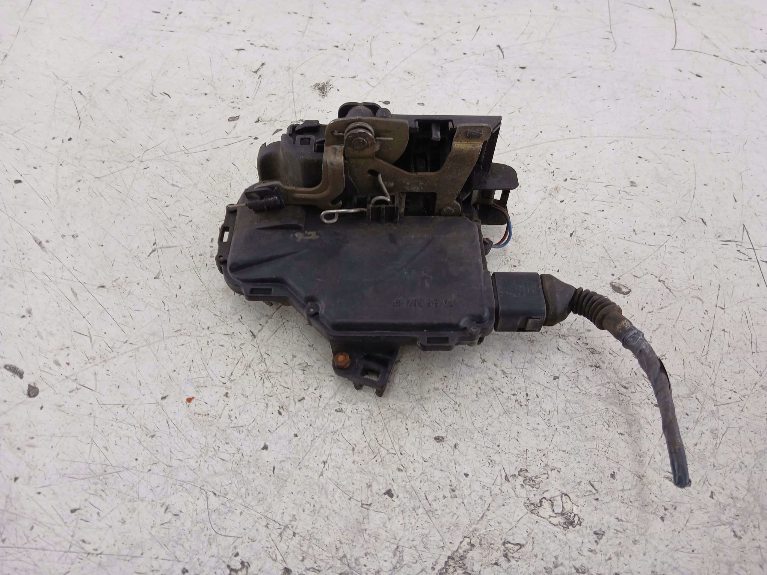 VW PASSAT B5 lock door left front