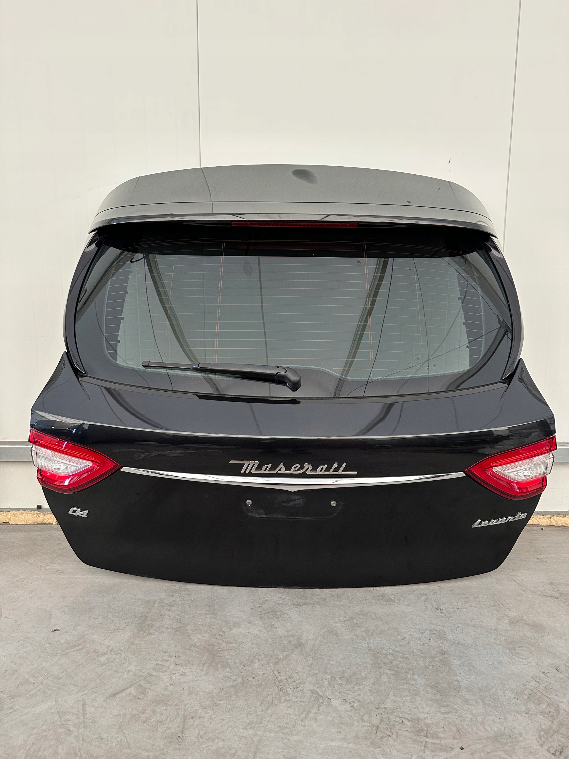 MASERATI LEVANTE trunk door boot DEMONTAZ