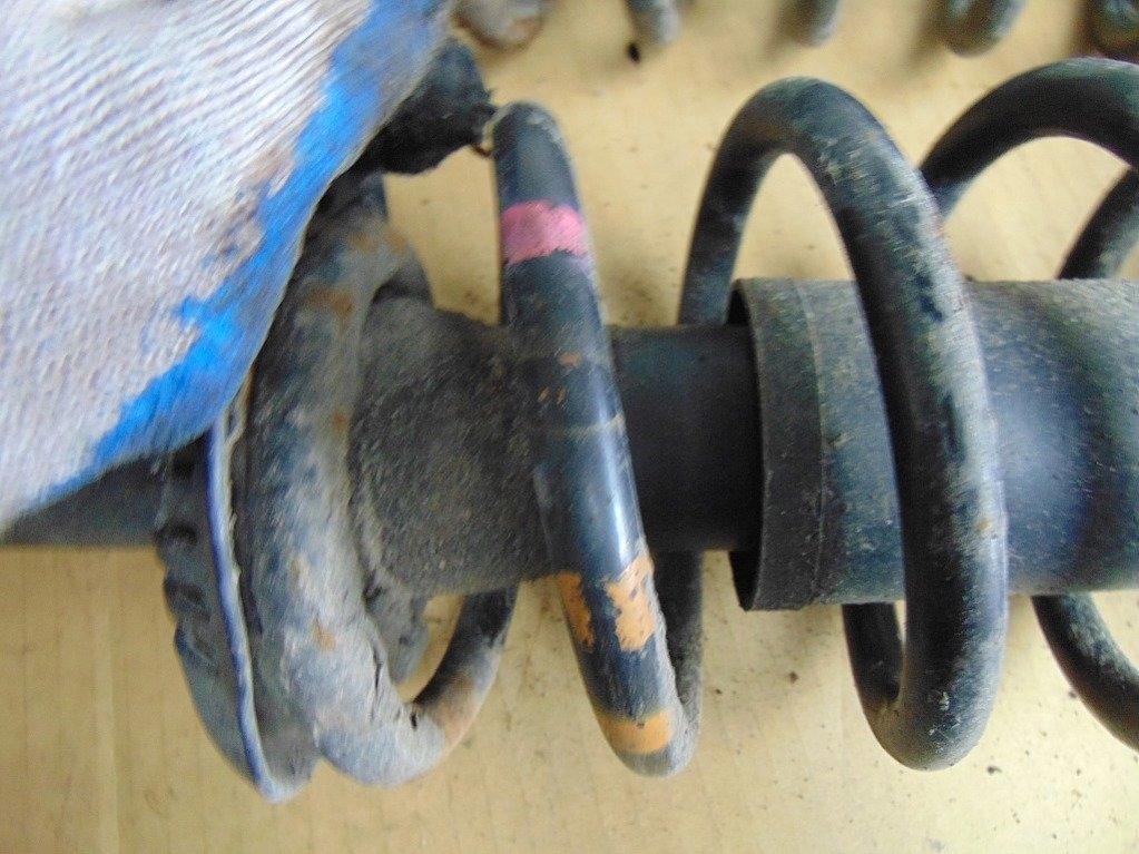 VW PASSAT B5 1.6 96r AMORTYZATOR PRZÓD Producent części Volkswagen OE