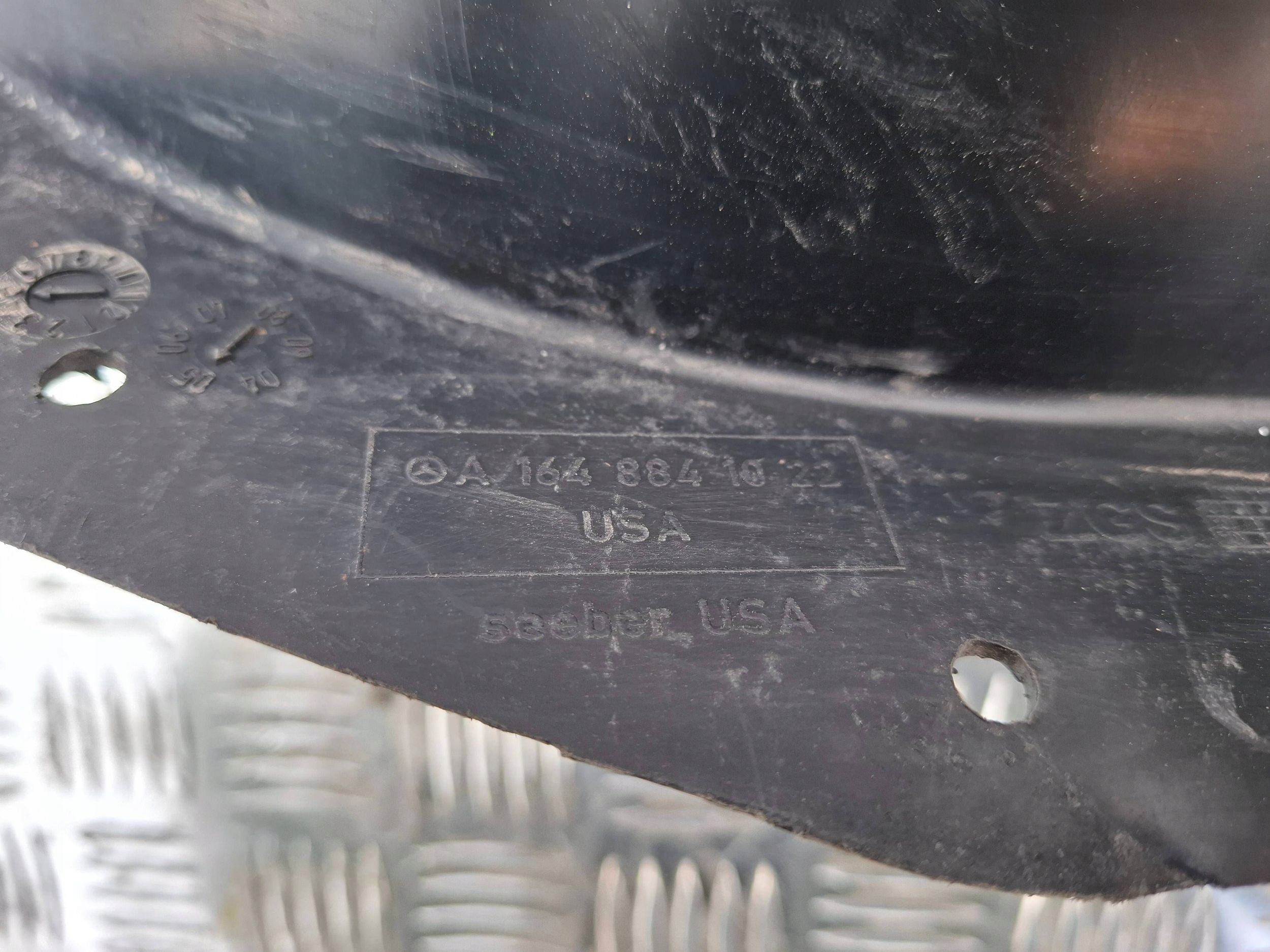 mudguard right front part rear A1648841022 MERCEDES ML W164