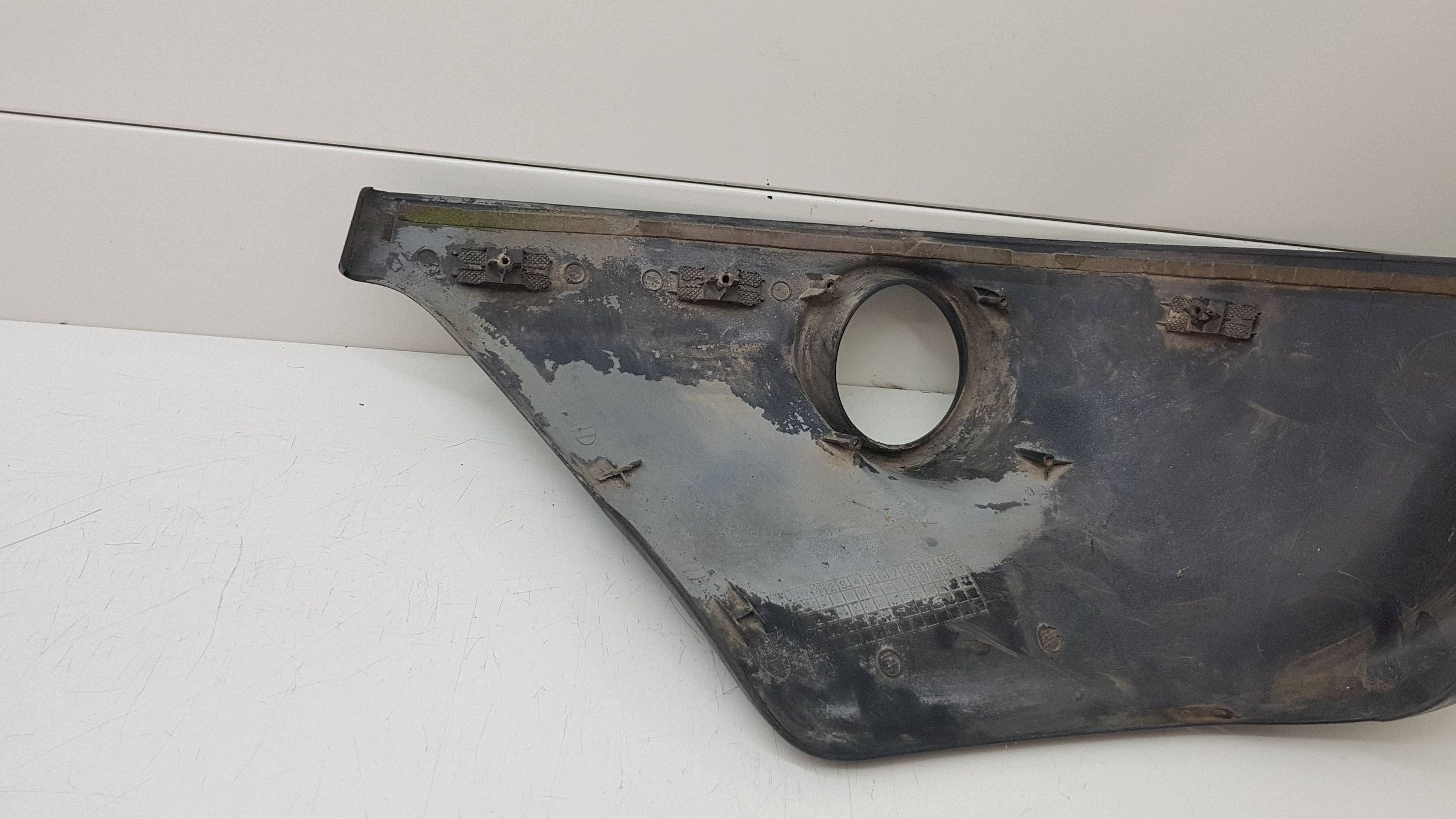 MITSUBISHI L200 DAKAR heckspoiler der stoßstange vorne rechts MZ313239