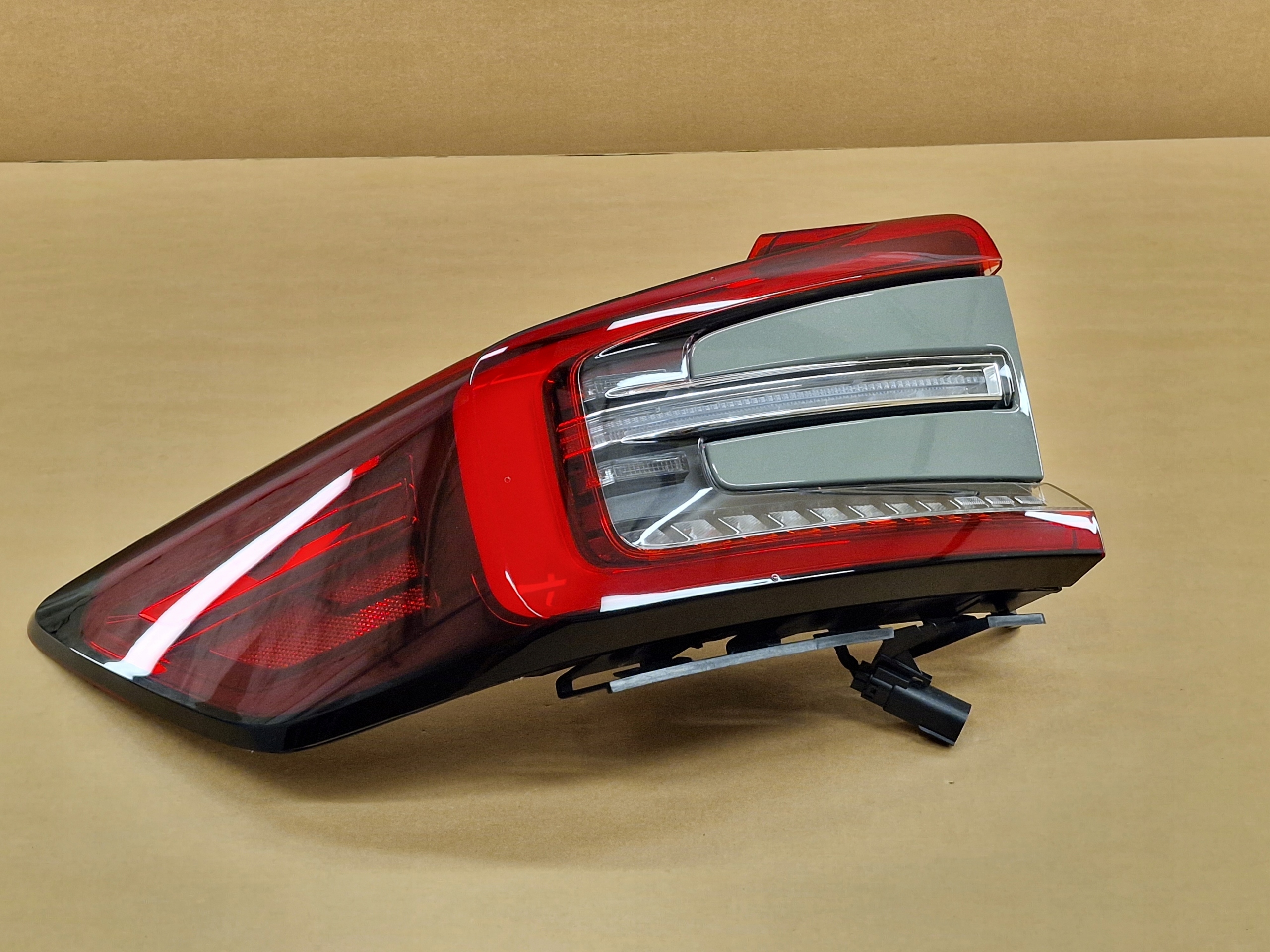 left light rear part VOLVO C40 colour 733