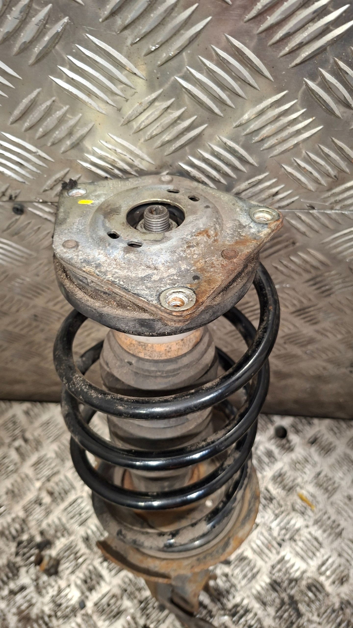 shock absorber spring left front MERCEDES W169 2.0CDI