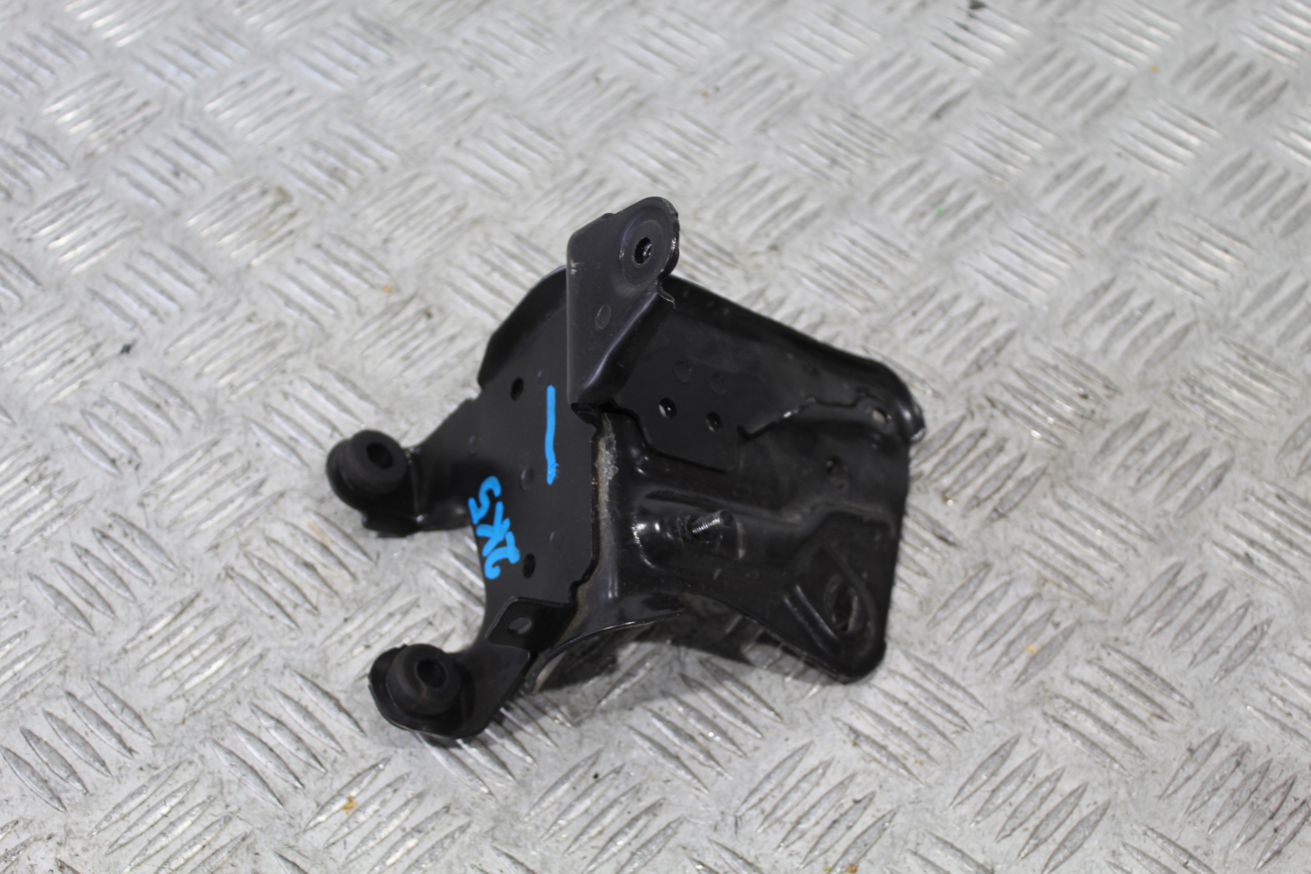 SUPPORT POMPY ABS CADDY 2K0 2K5 1K1614235G
