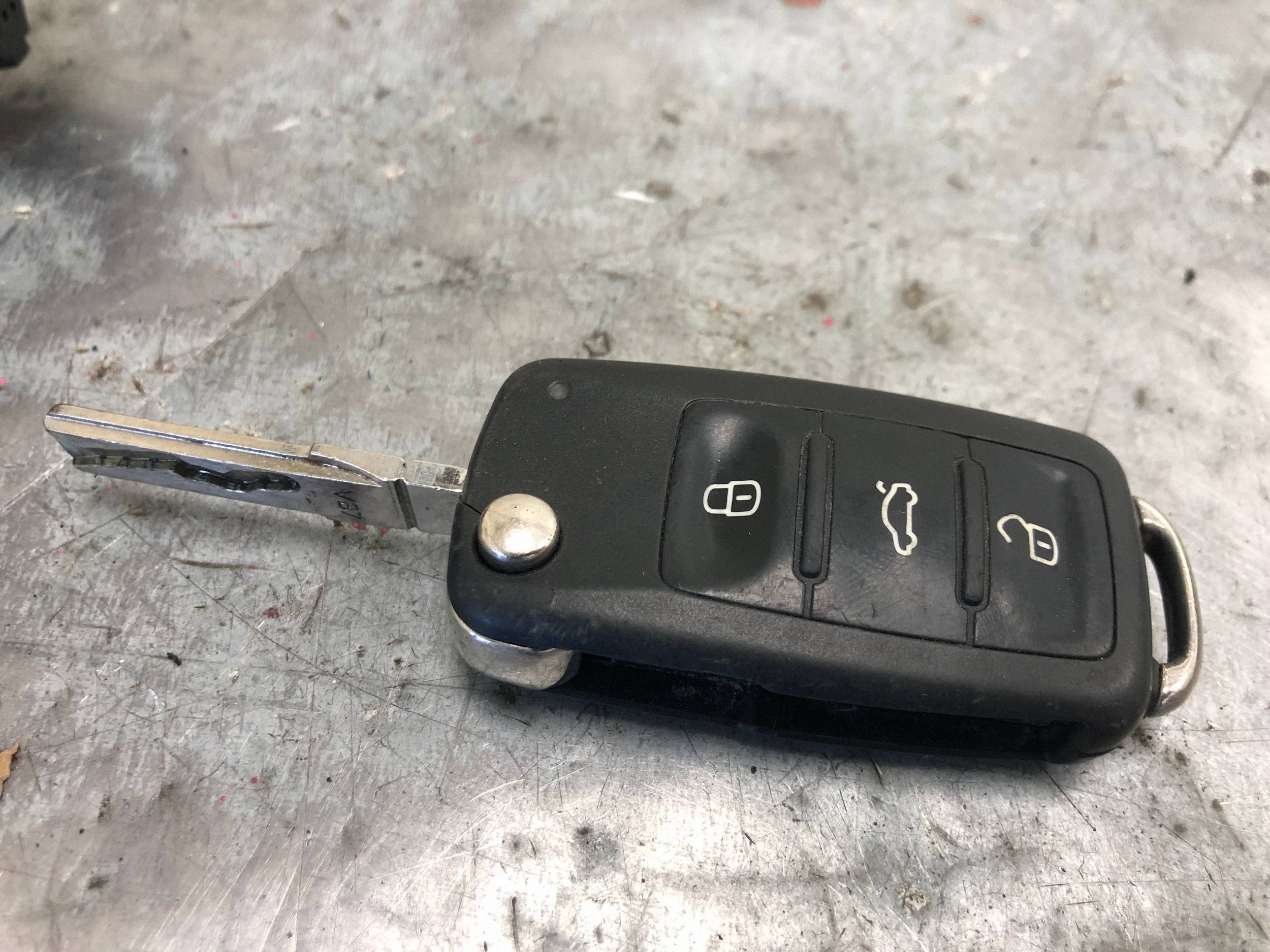 ignition + key VW UP 6RA905865