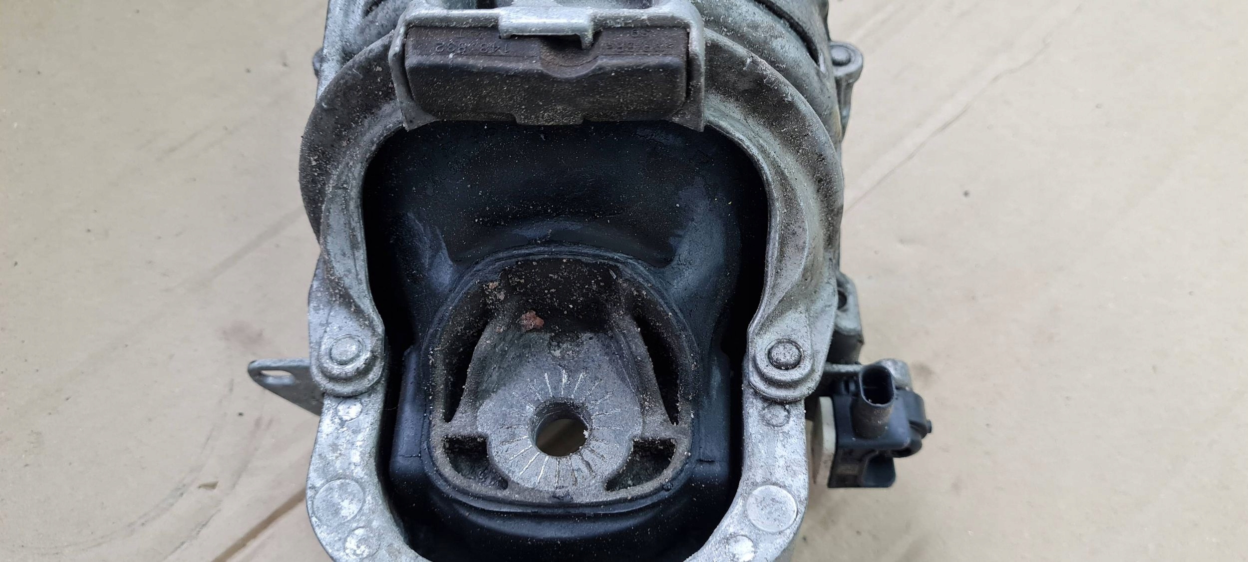 A6 C8 4K engine mount left front 2.0 TFSI HYBRYD 4M0199255BK A7 4K