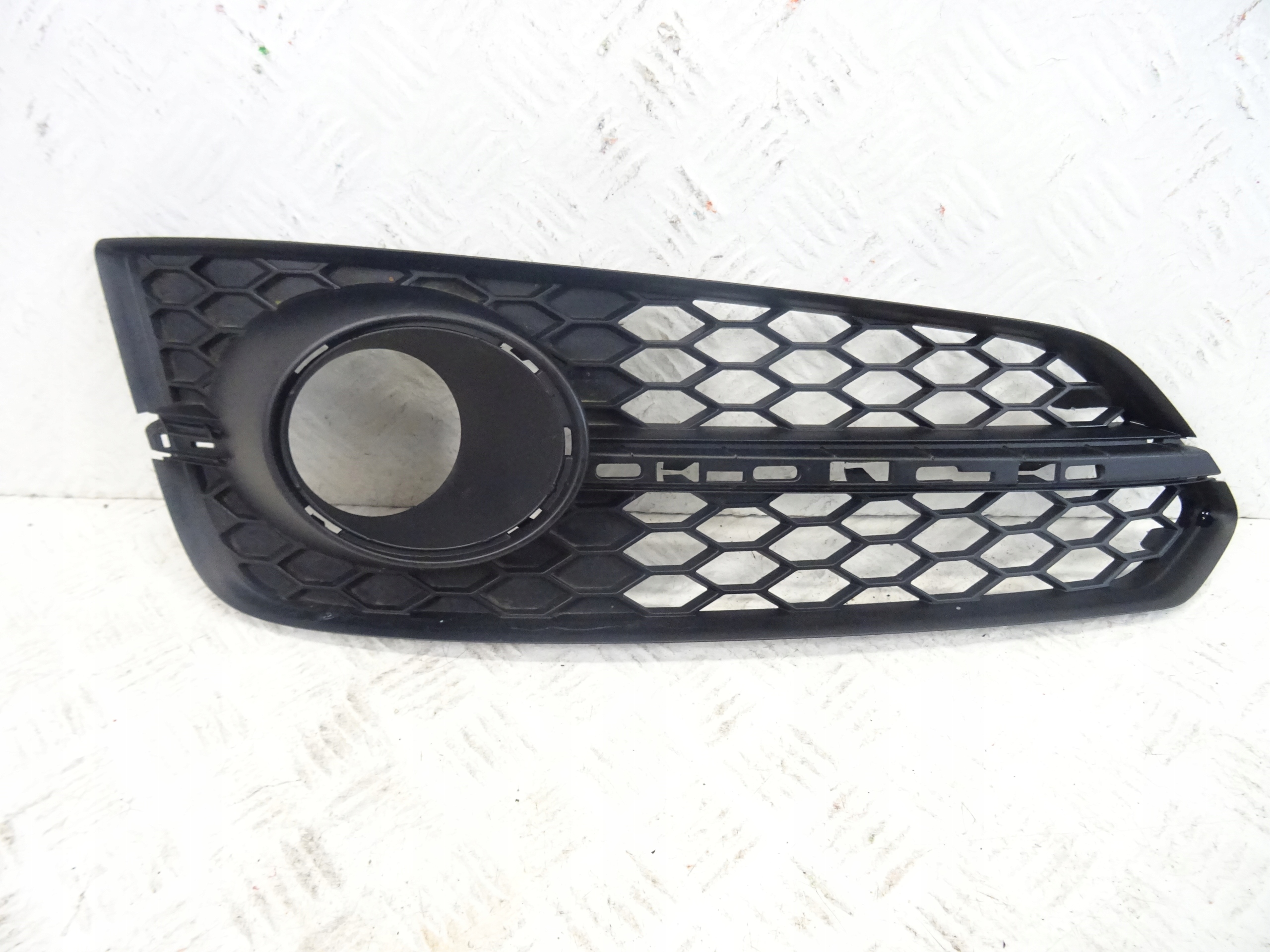 grid of a bumper front front right AUDI A8 S8 D4 4H 4H0807680AB