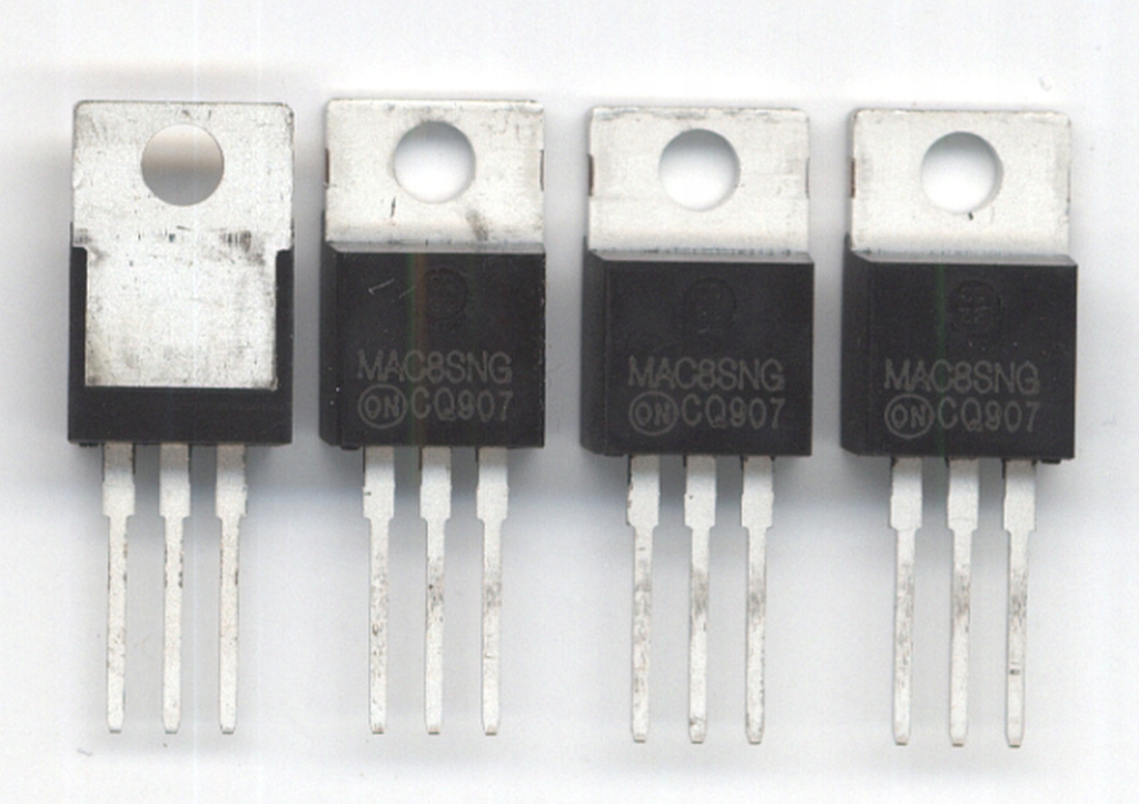[2 szt.] MAC8SNG 8A 800V Igt 3mA TO-220 IZOLOWANY TRIAK