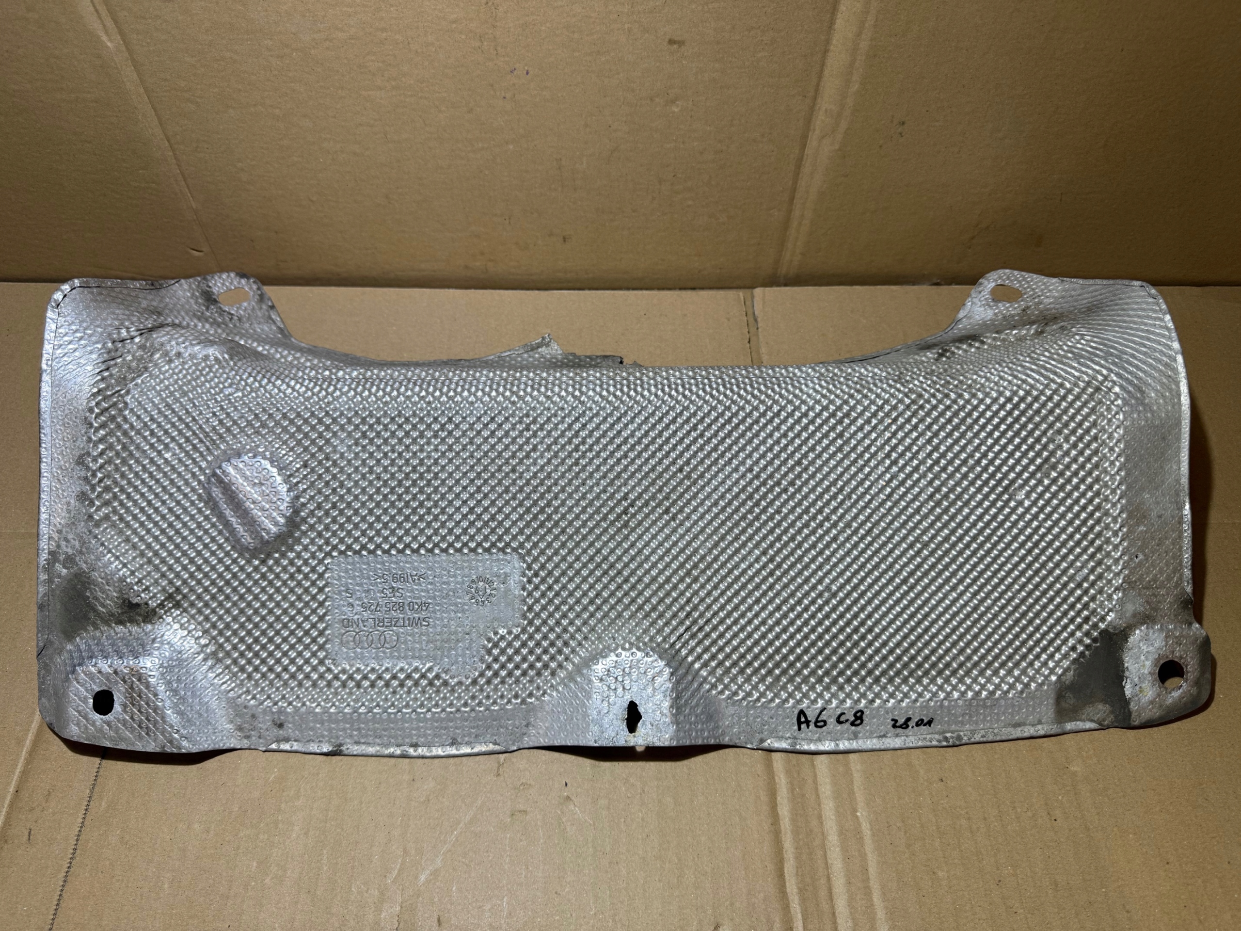 AUDI A6 C8 Blende Abdeckung TERMICZNA 4K0825725C