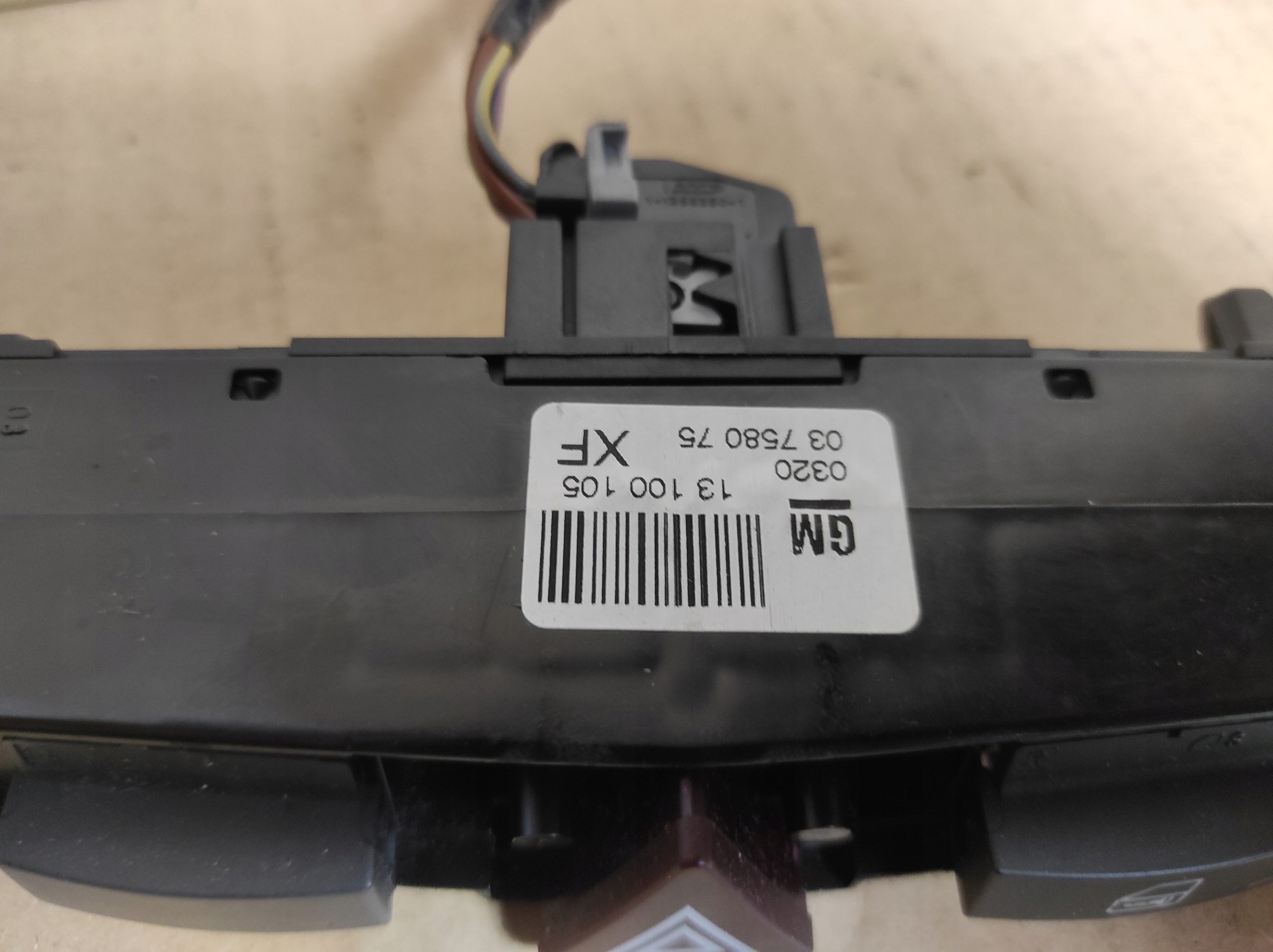 Opel Astra H 3 panel central button zamykania