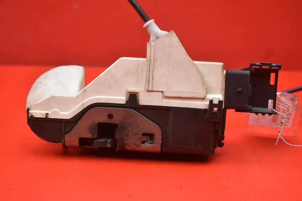 lock door left front front EU PSA567148 PEUGEOT 308 1 and T7 5D HB 07-11