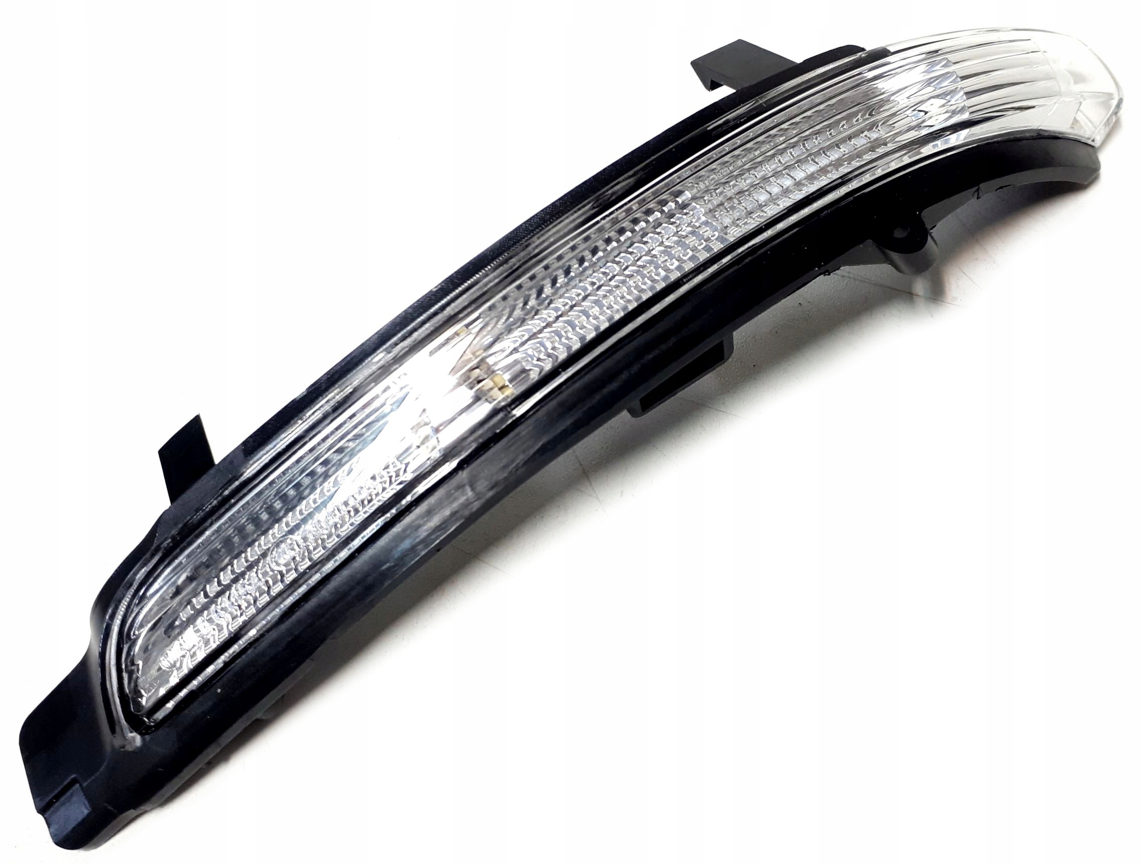 KIERUNKOWSKAZ LUSTERKA LEWY OE OCTAVIA 2 SUPERB II