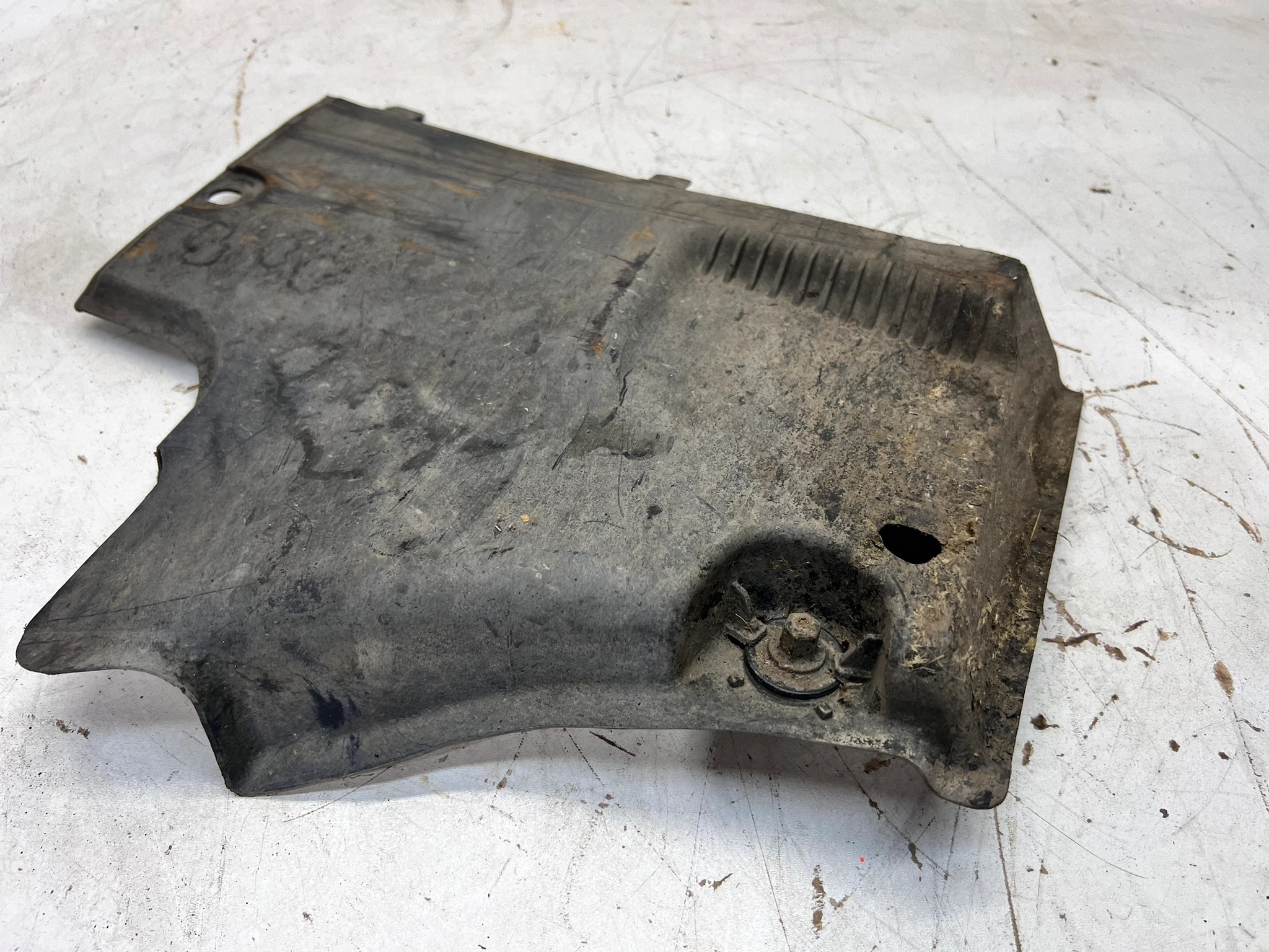 Blende Abdeckung abdeckung Unterfahrschutz rechts MALA AUDI A4 B8 8K0825202A 125/26