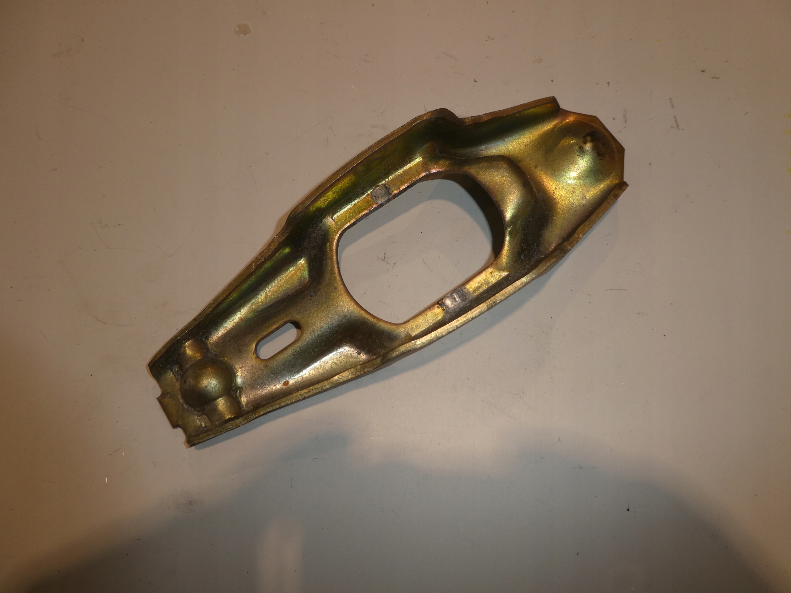 SUPPORT EMBRAYAGE VW SEAT SKODA 012141719B
