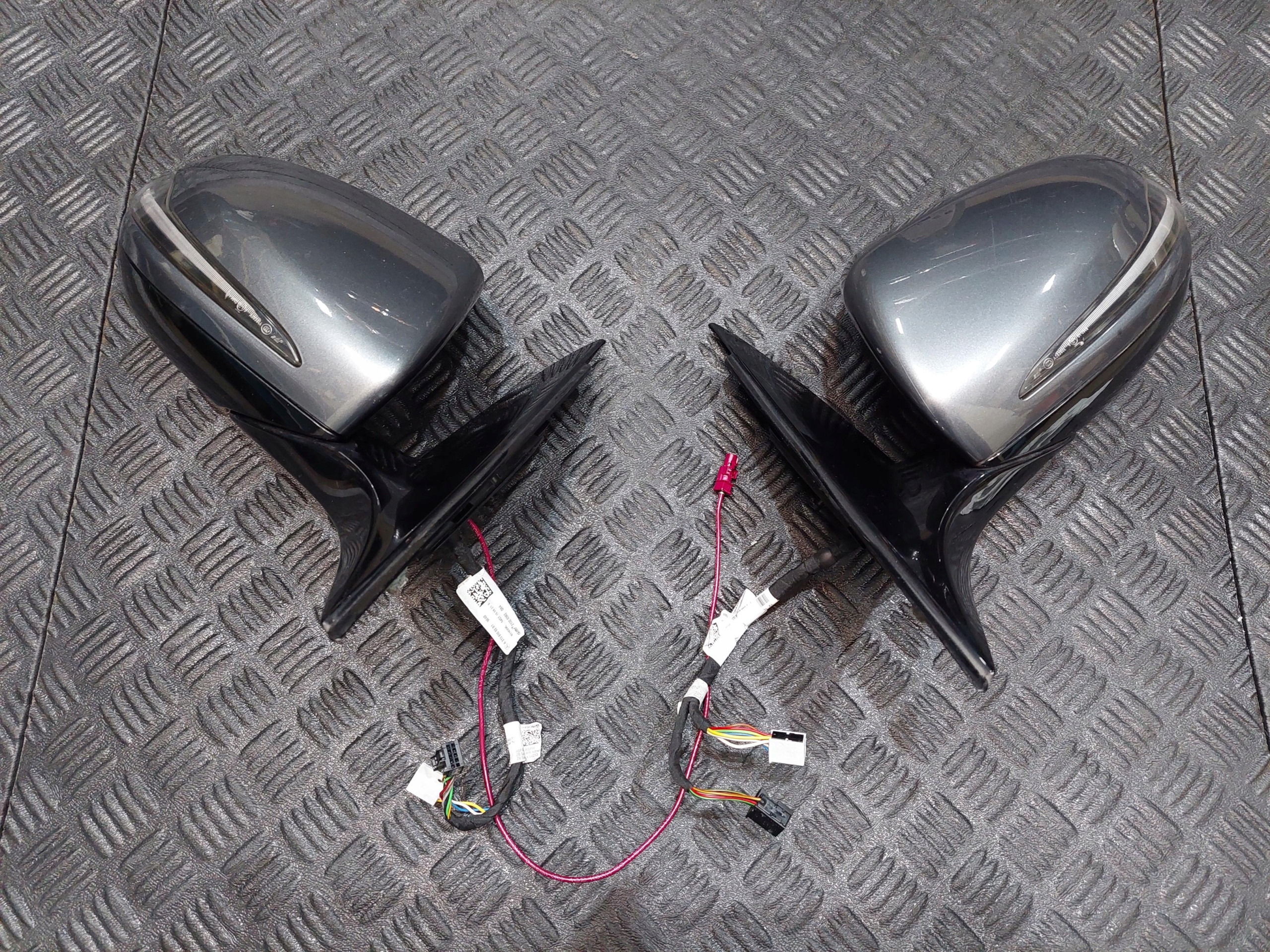 LUSTERKO ZEWNETRZNE LEWE 3+9 PIN PRAWE 7+7 PIN MERCEDES E W213 992