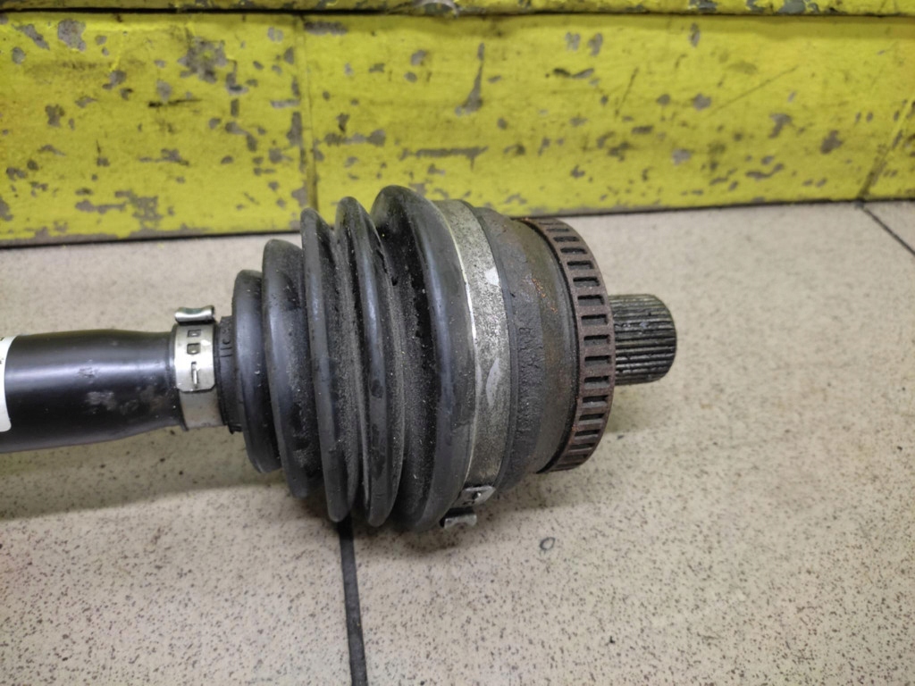 AUDI A4 B6 2.0 semi-axis right front 8E0407272AJ