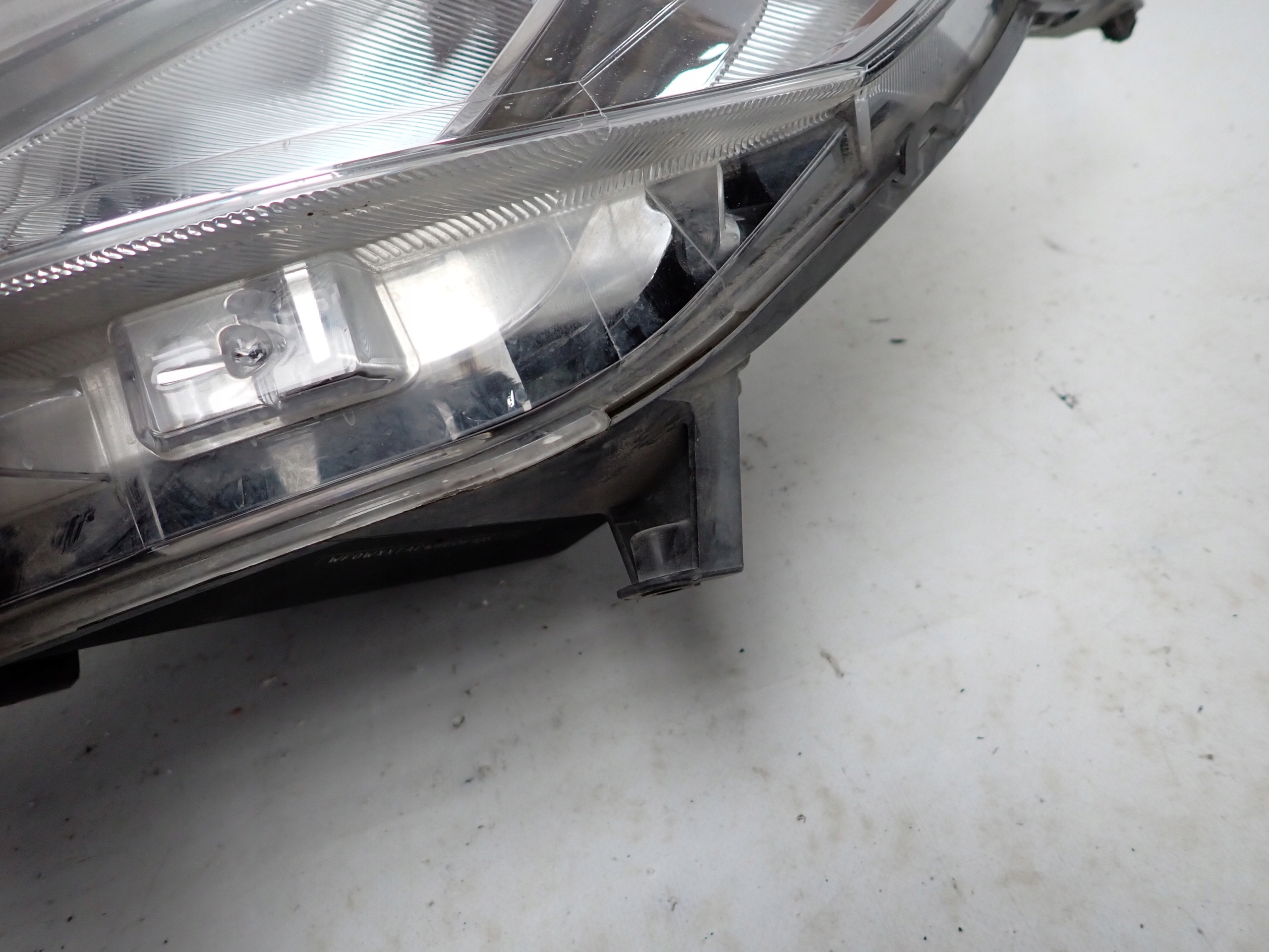 FORD TRANSIT COURIER 14- light left front front ET76-13W030-AK