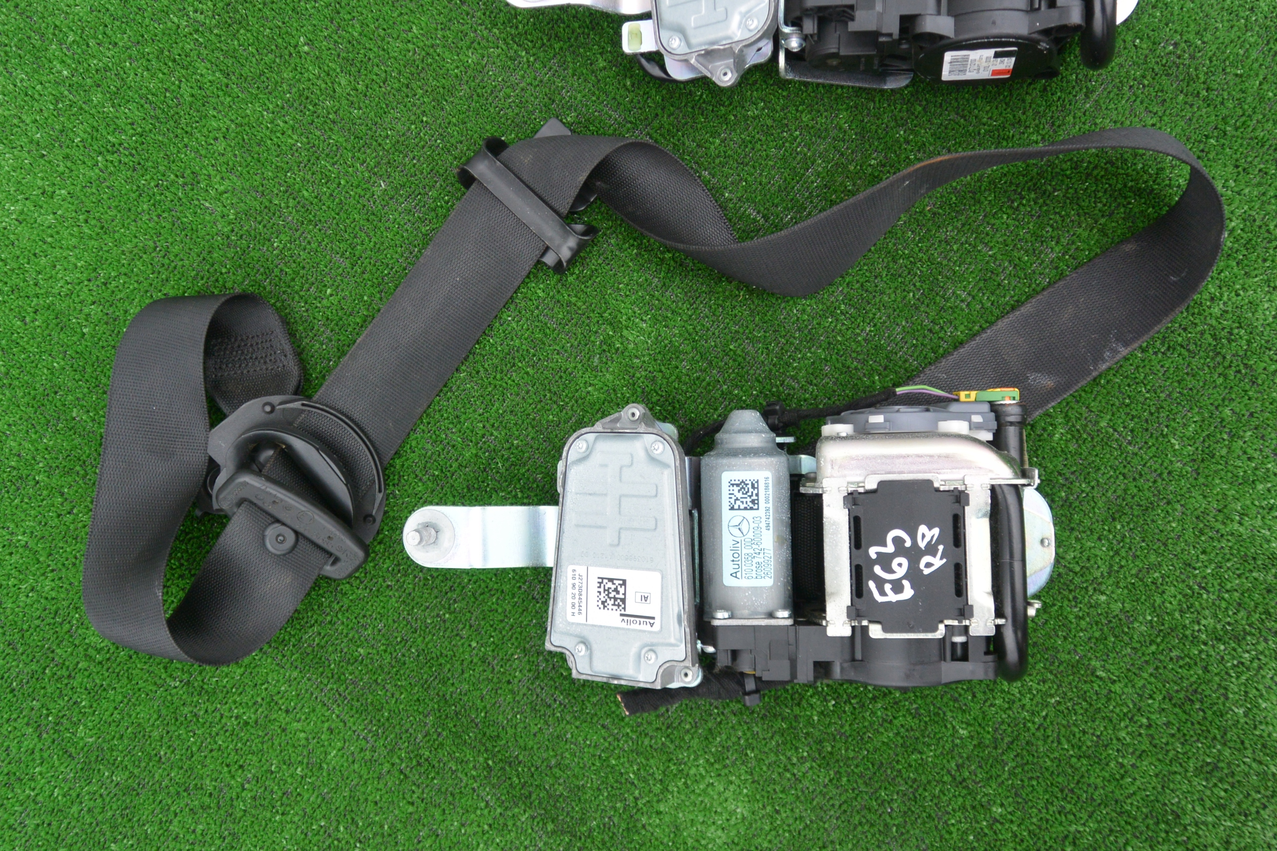 PAS BEZPIECZENSTWA PRZOD MERCEDES E KLASA W212 Car type Passenger cars