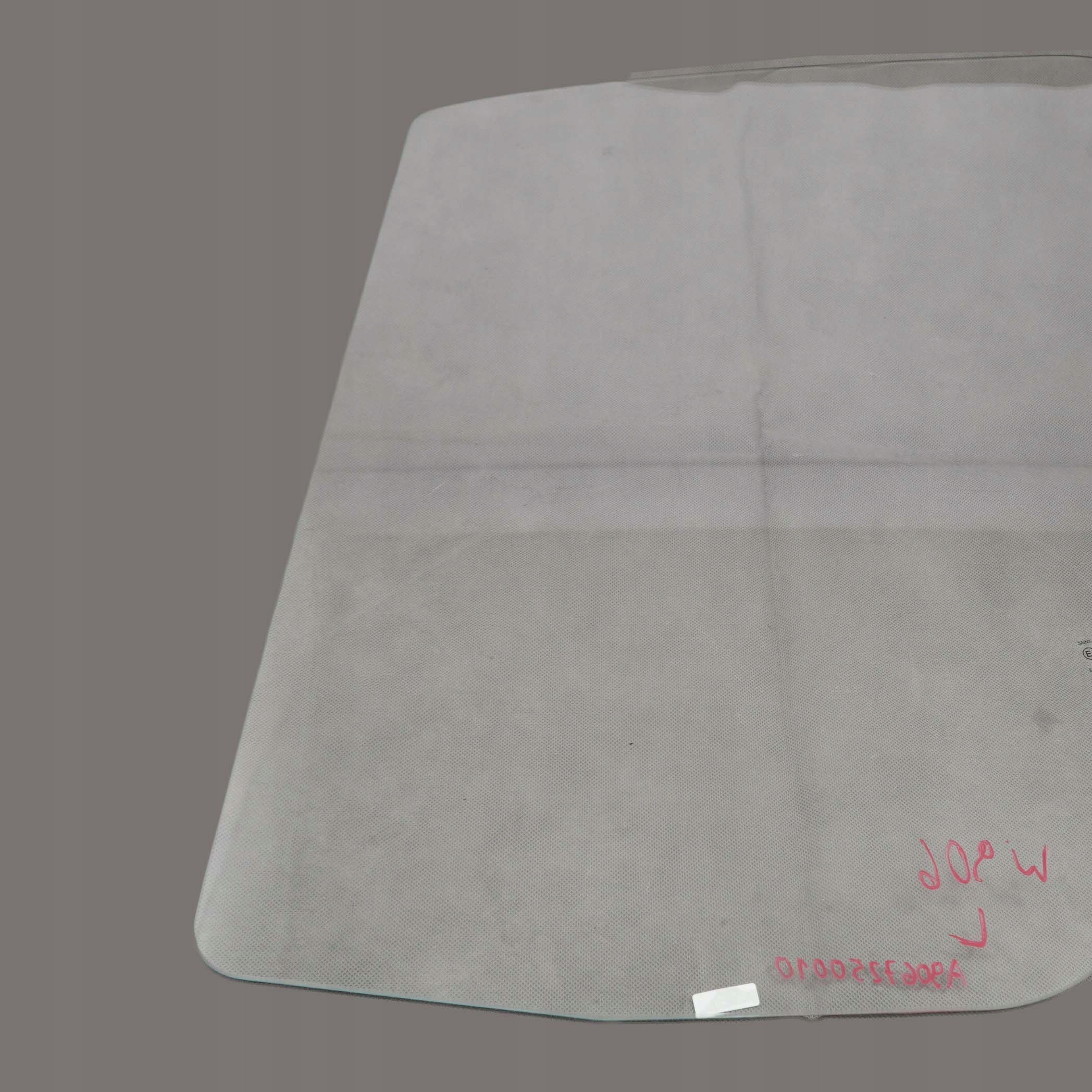 A9067250010 - Mercedes-Benz Sprinter W906 ветровое стекло слева спереди AS2