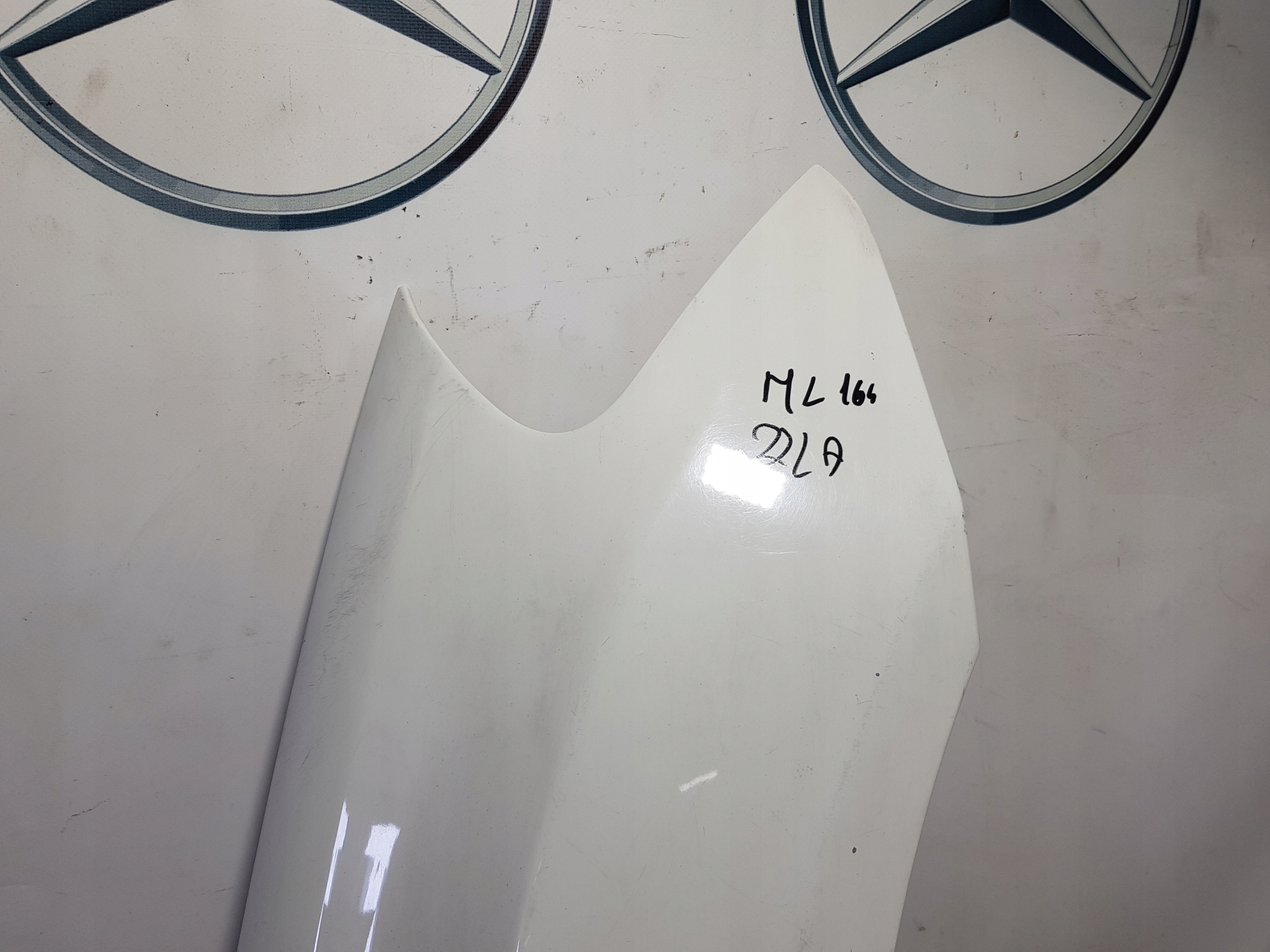 fender front right front Mercedes ML W164 650