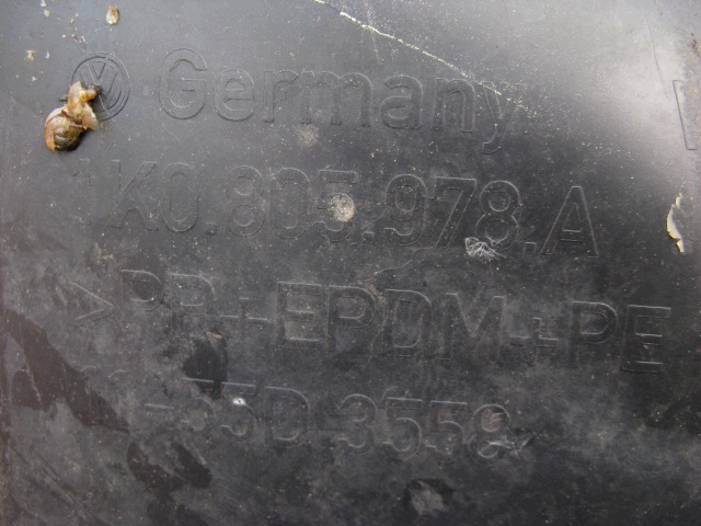 mudguard right front VW GOLF V