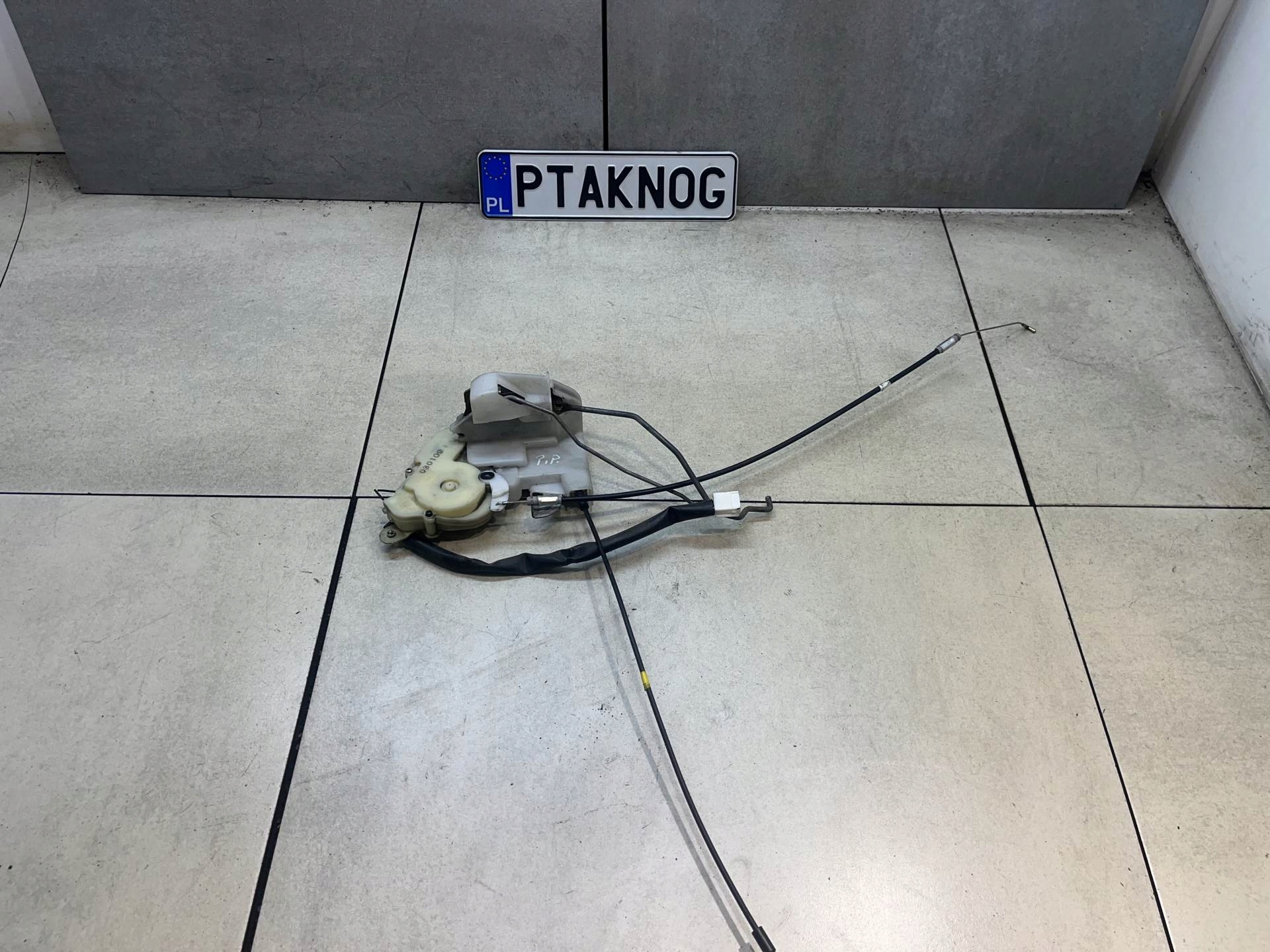 lock door right front 3PIN MAZDA MPV 2.0 D