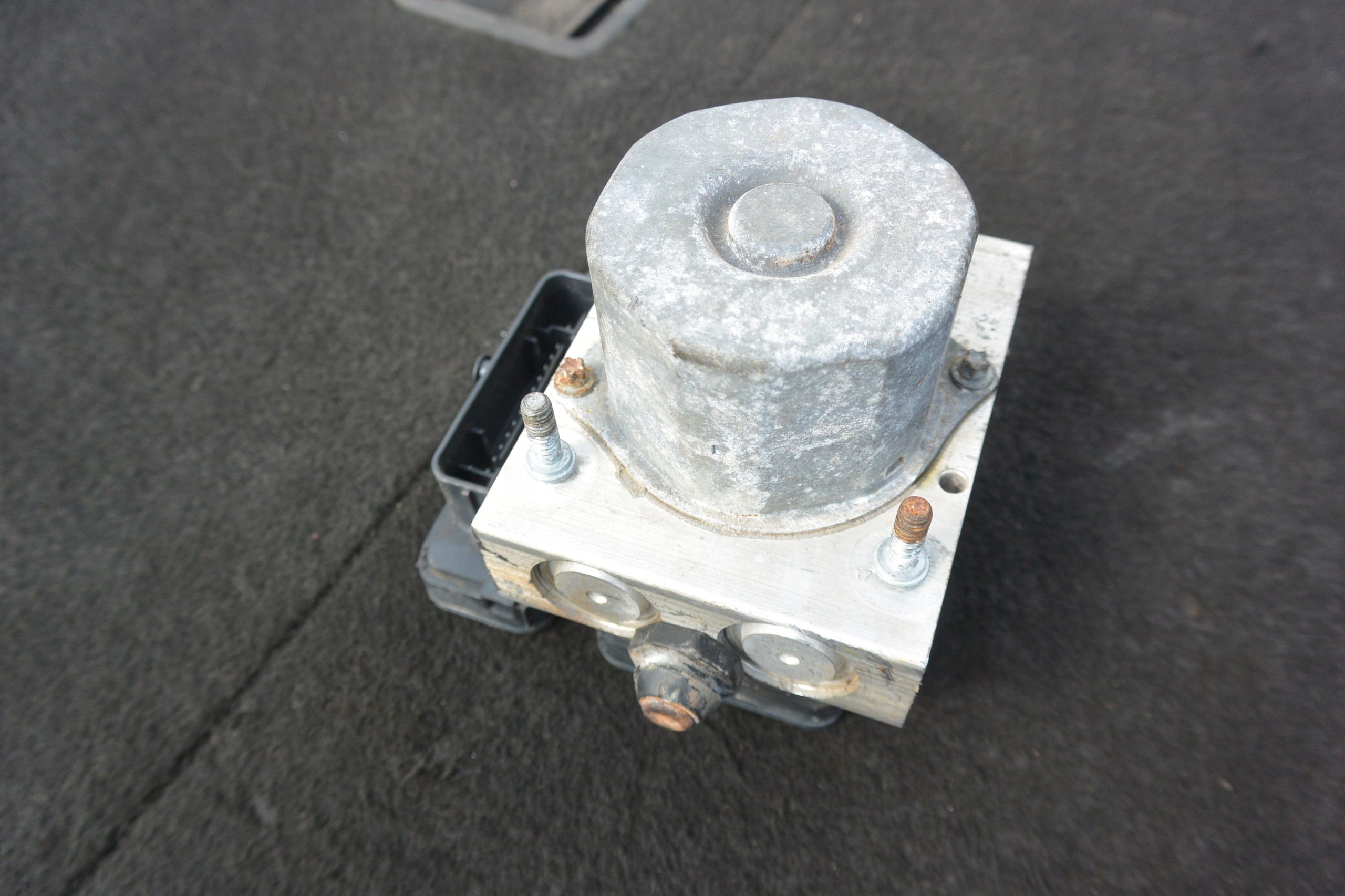 pump ABS control unit TESLA MODEL S 12-16