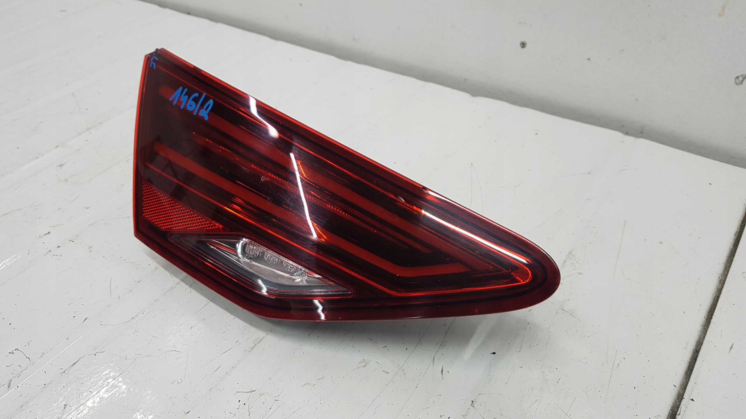 SEAT LEON III LAMPA TYŁ LEWA W KLAPĘ EU Strona zabudowy lewa