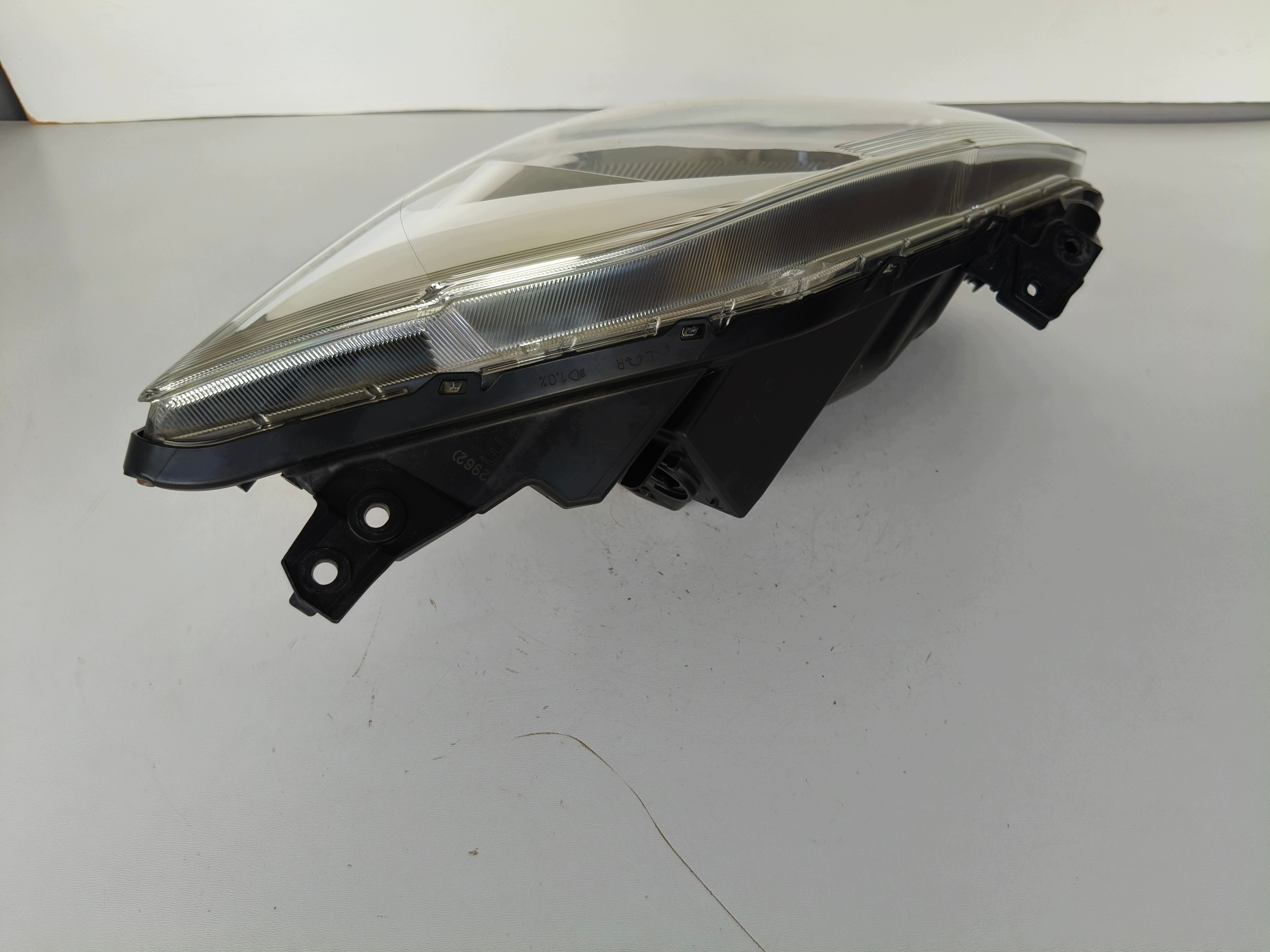 feu gauche REFLEKTOR SUZUKI SWIFT MK8 17