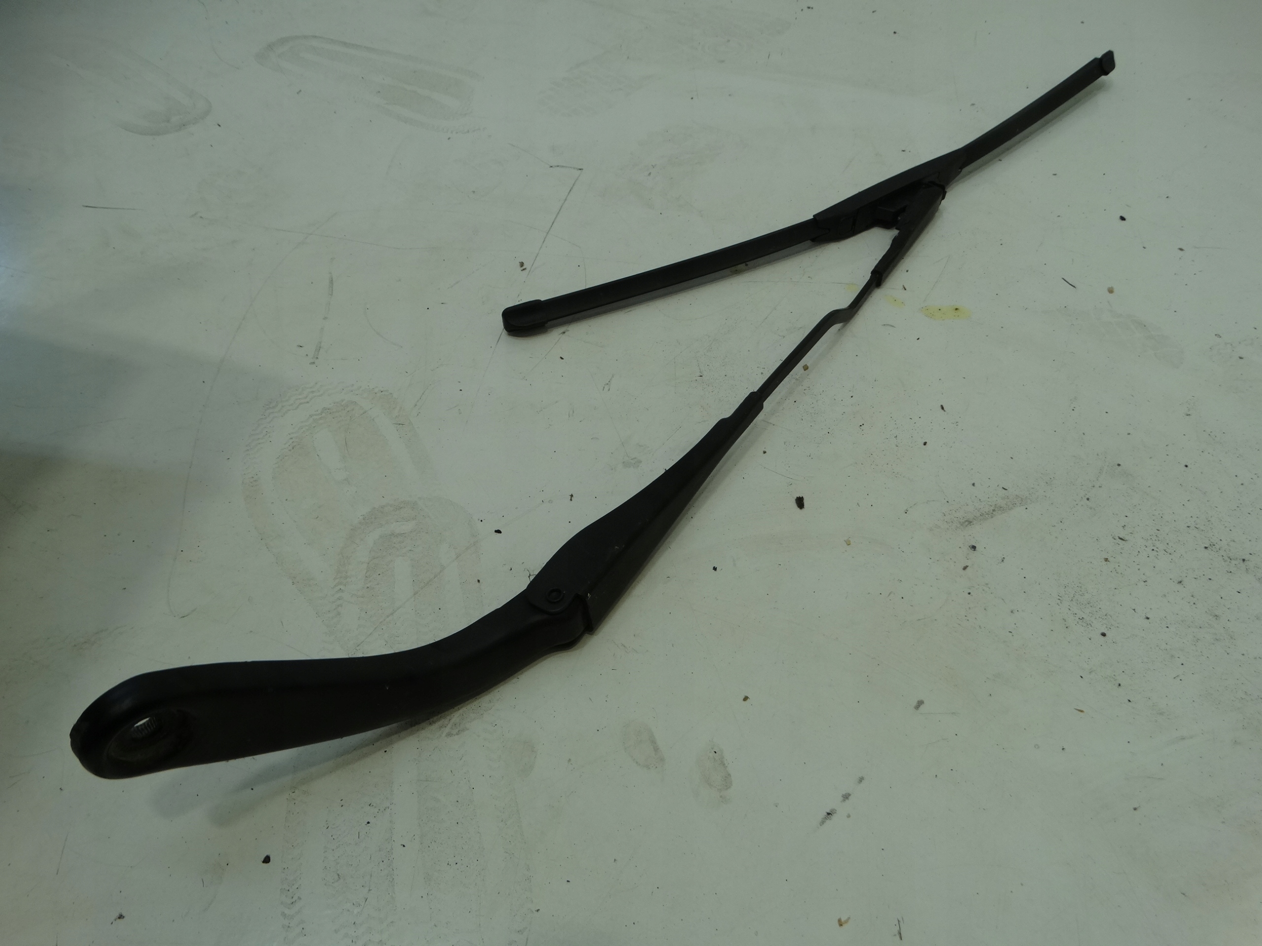 wiper arm left front BMW 1 F20 2013R. 7239519