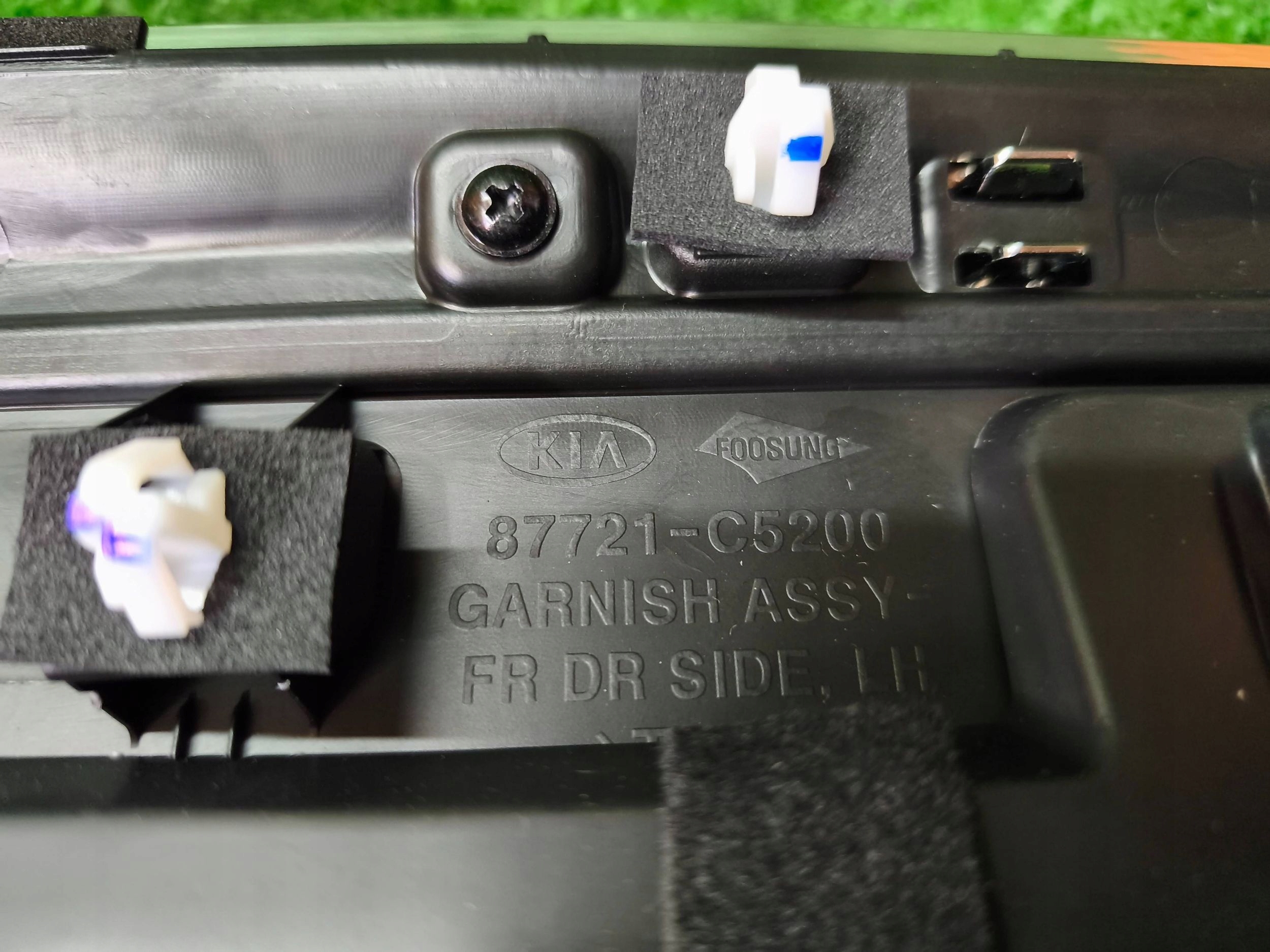 moulding door left front KIA SORENTO III 14- NR.43