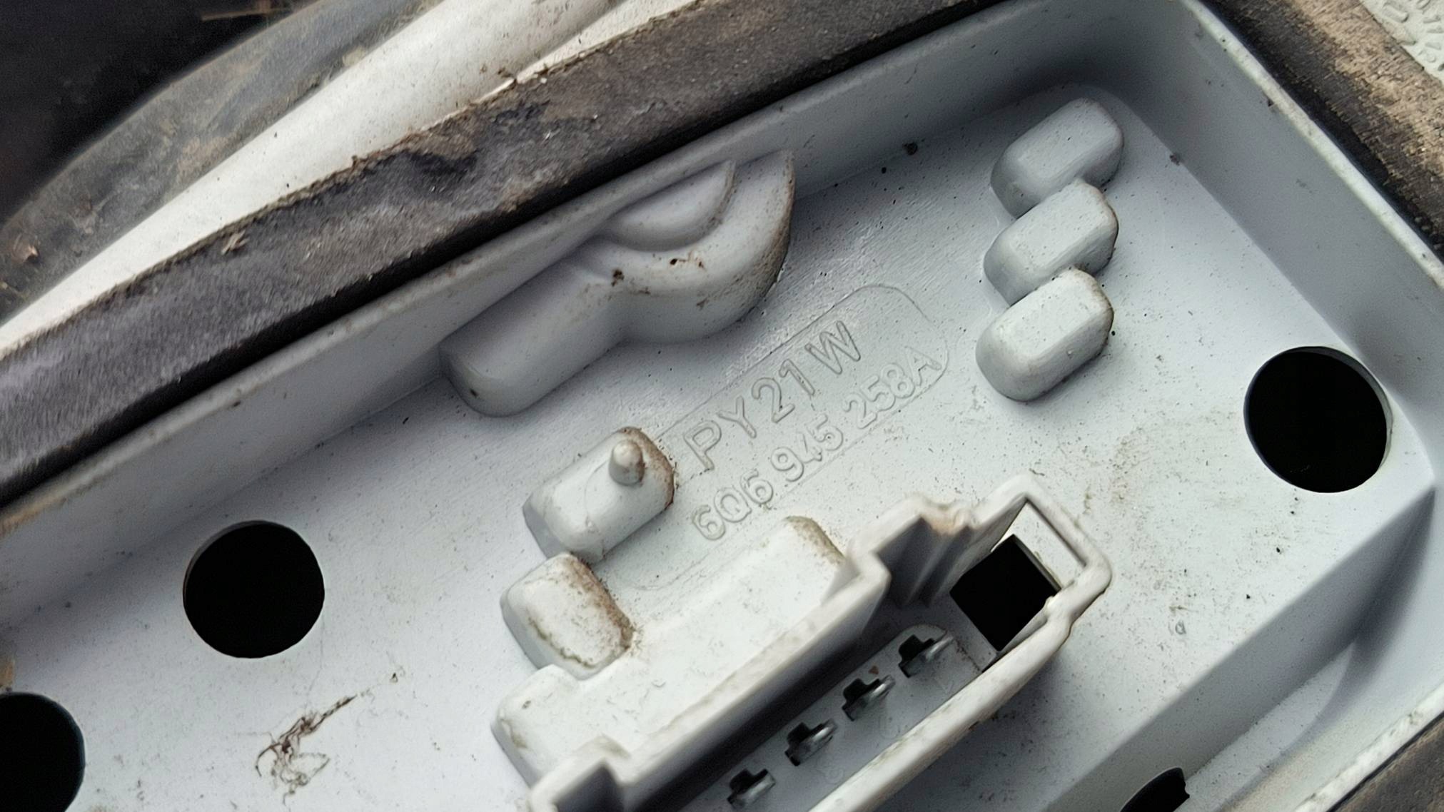 light right rear part VOLKSWAGEN POLO IV 9N 3D