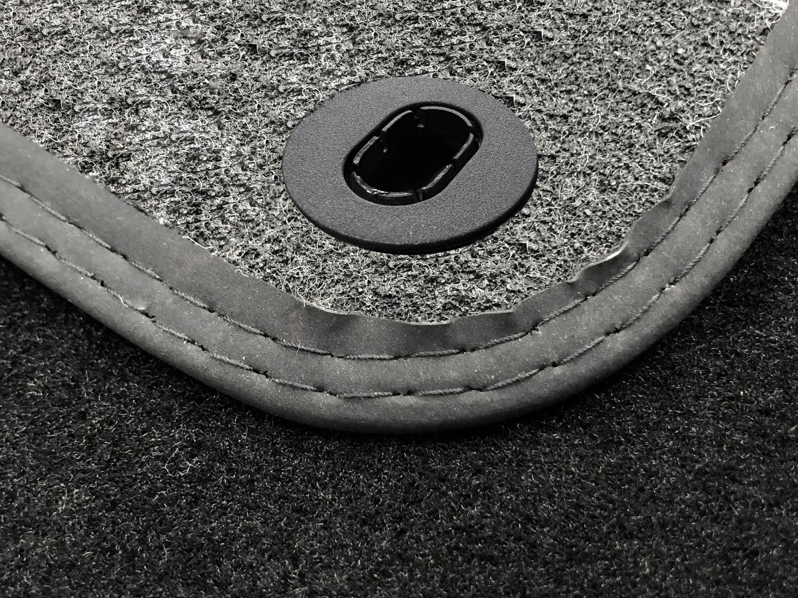 Toyota Rav4 V MANUAL 2019 Dywaniki samochodowe Number of Elements 4