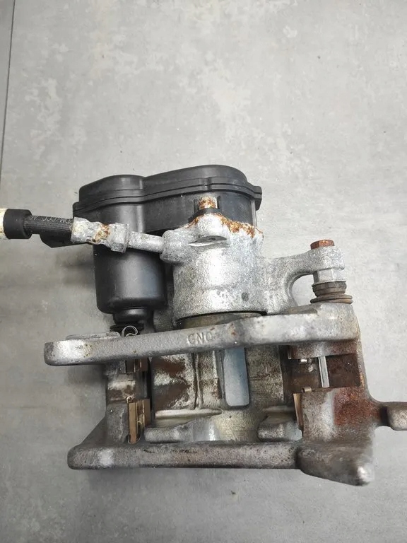 Audi A5 8T caliper left rear part 32347485