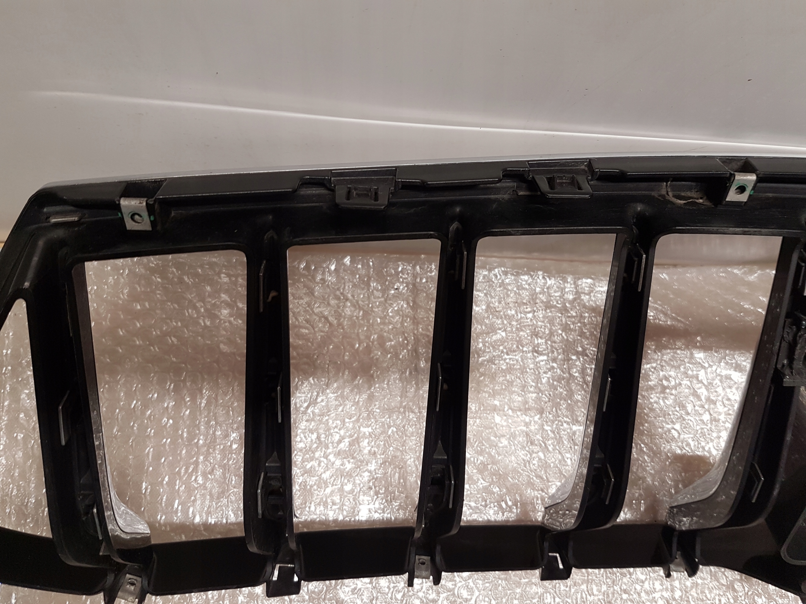 GRILL ATRAPA MASERATI GHIBLI LIFT 670097576 Strona zabudowy przód