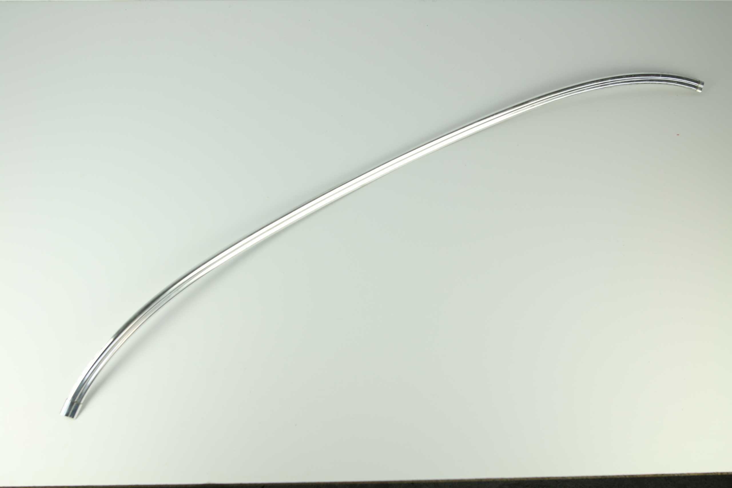 Mercedes SE SEL W126 LISTWA SZYBY TYL SRODEK DOLNA